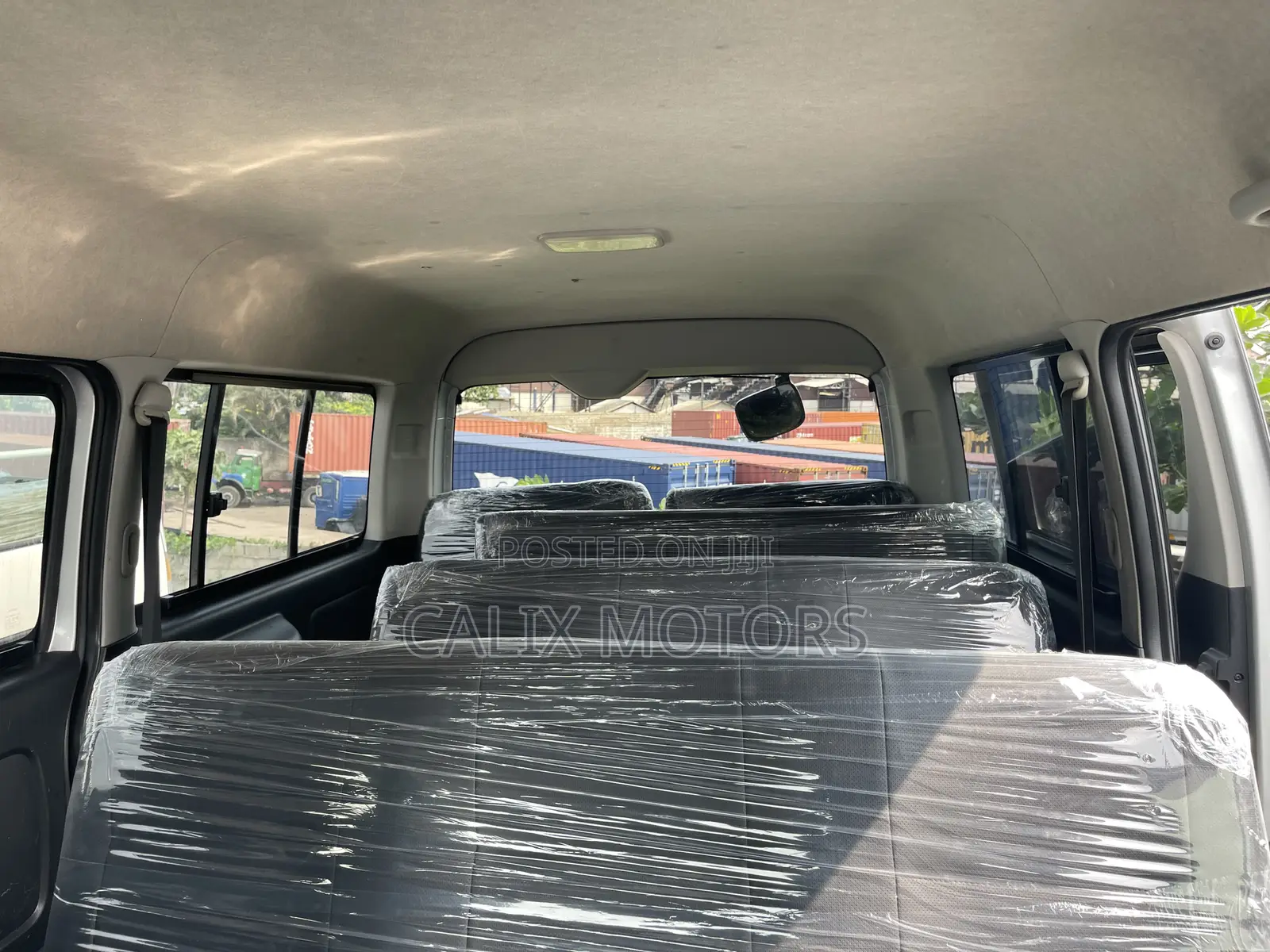 Toyota HiAce 2015 Silver