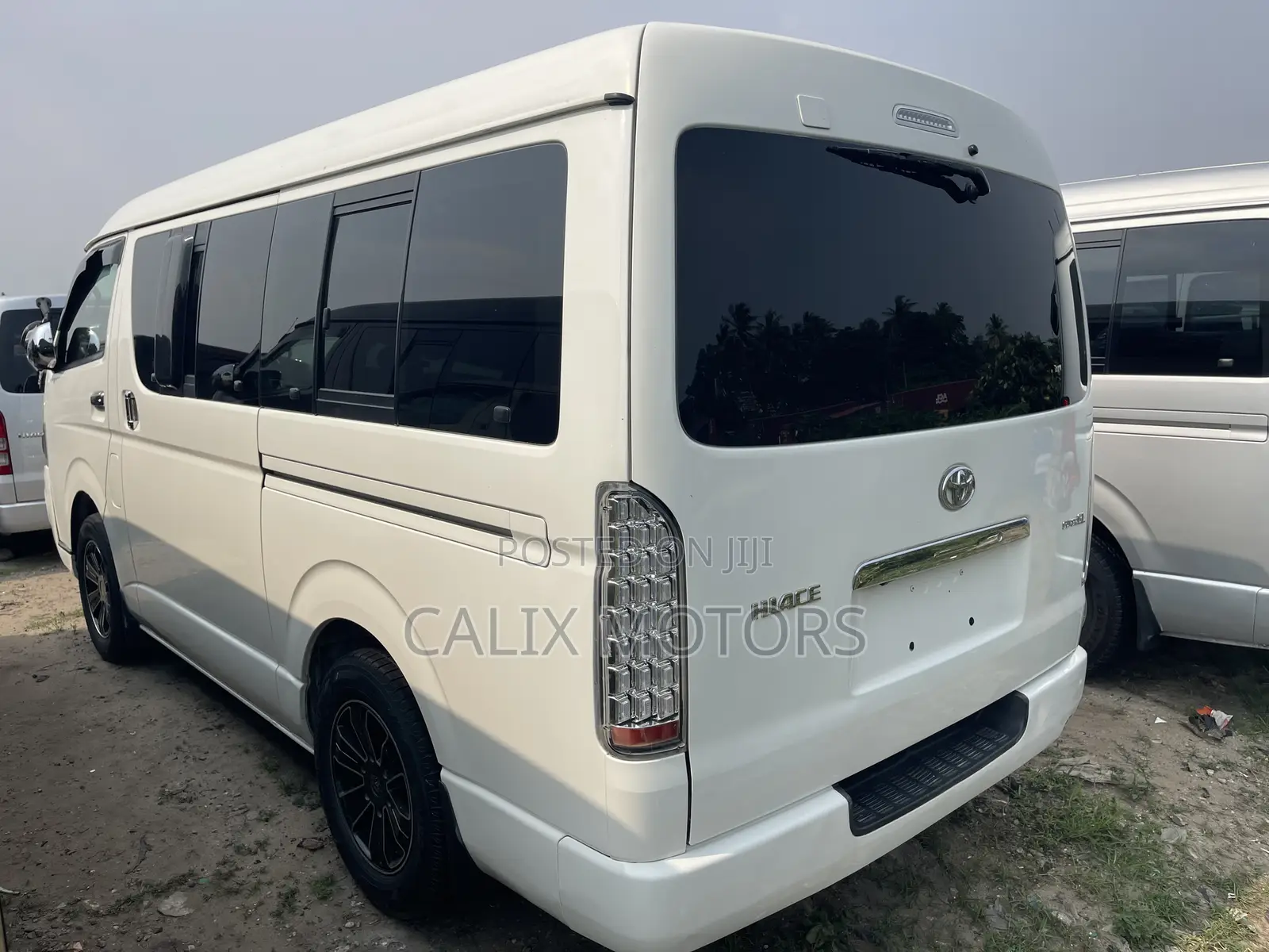 Toyota HiAce 2011 White