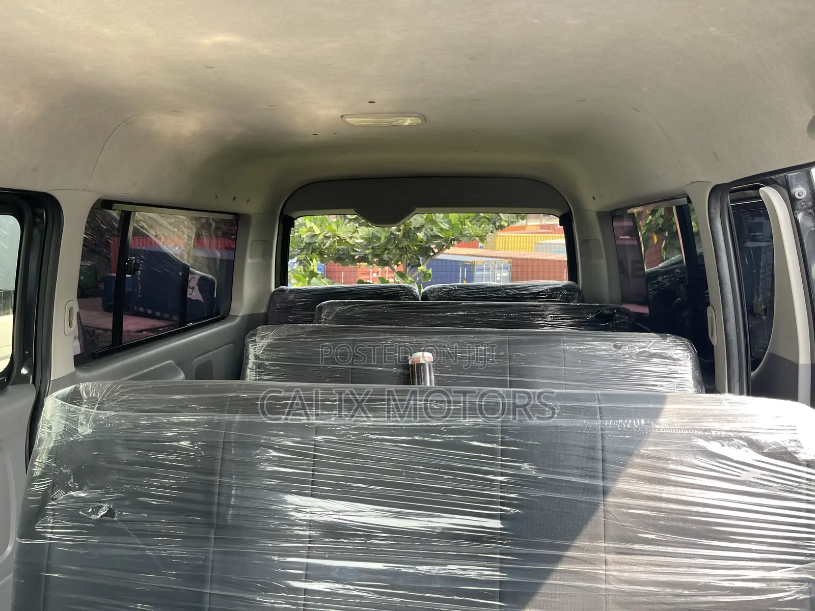Toyota HiAce 2014 Black