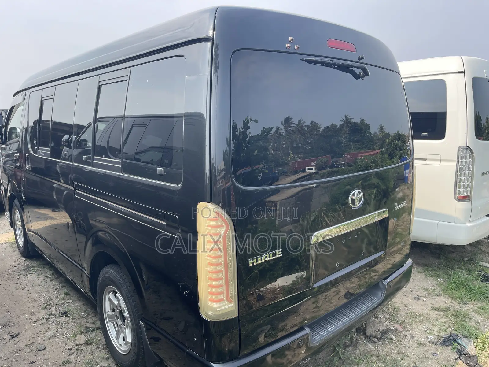 Toyota HiAce 2014 Black