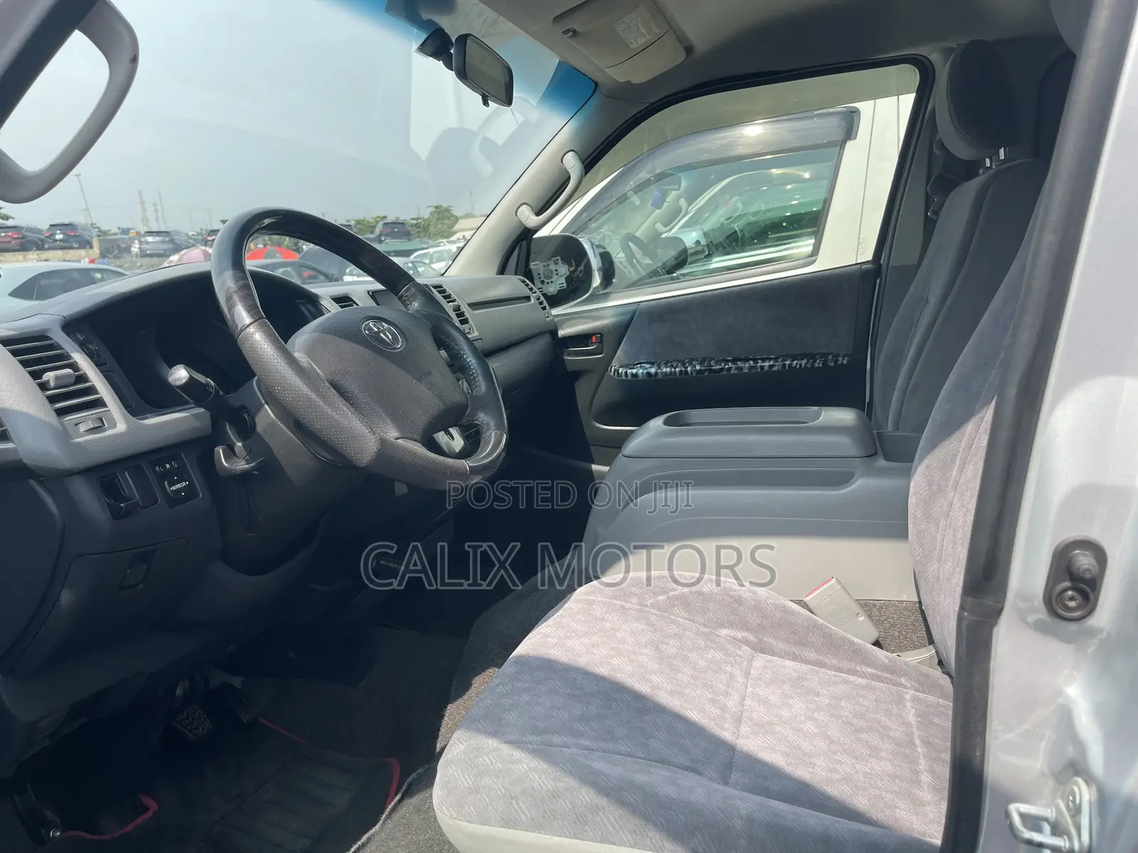 Toyota HiAce 2010 Silver