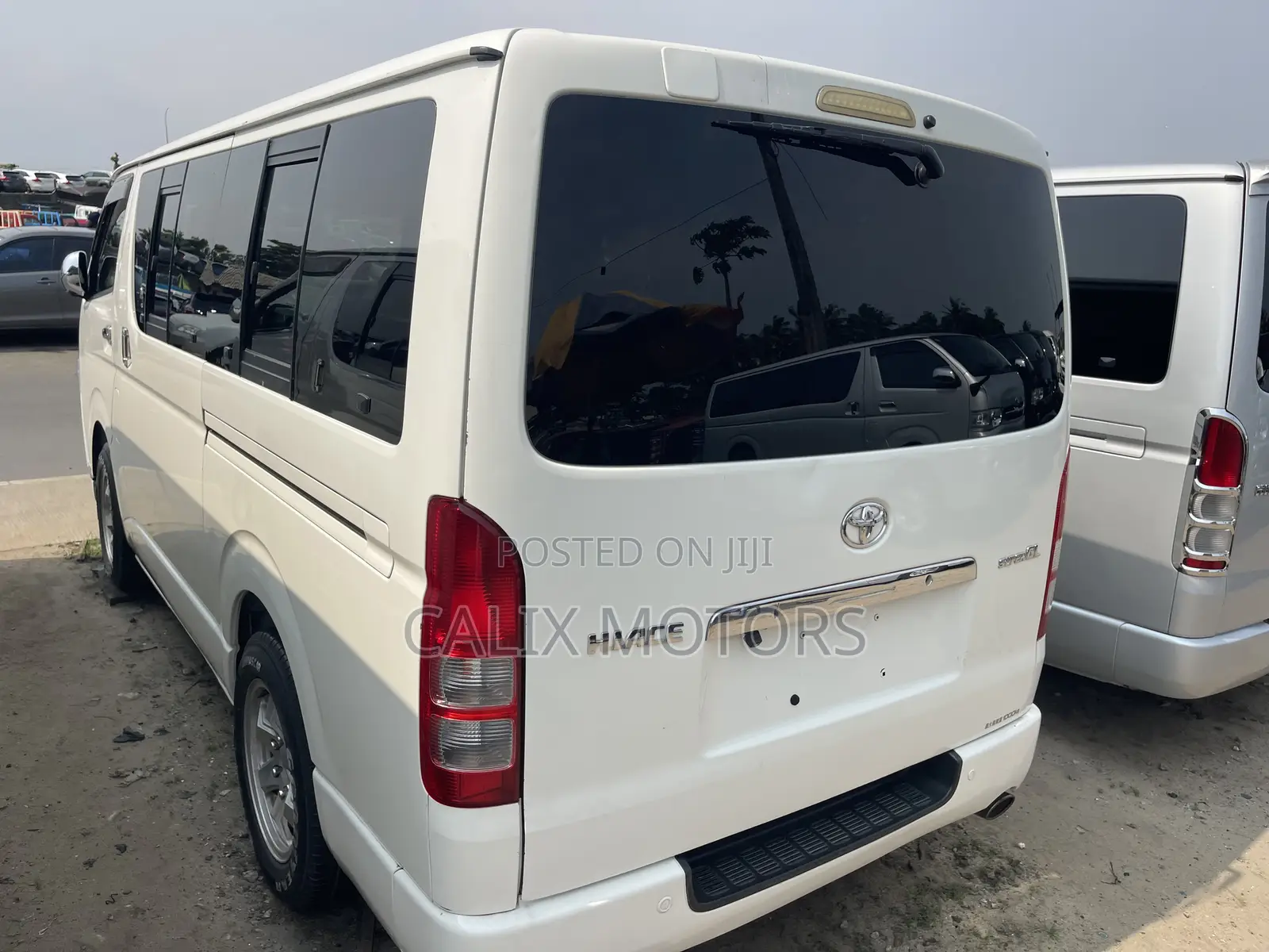 Toyota HiAce 2010 White