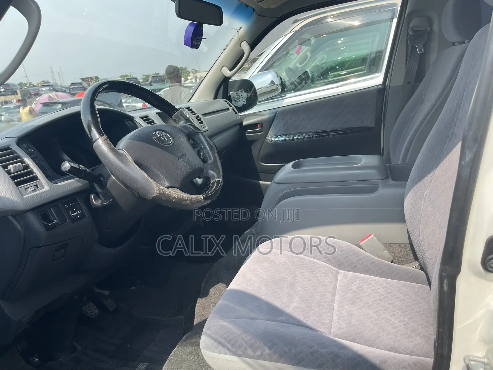 Toyota HiAce 2010 White