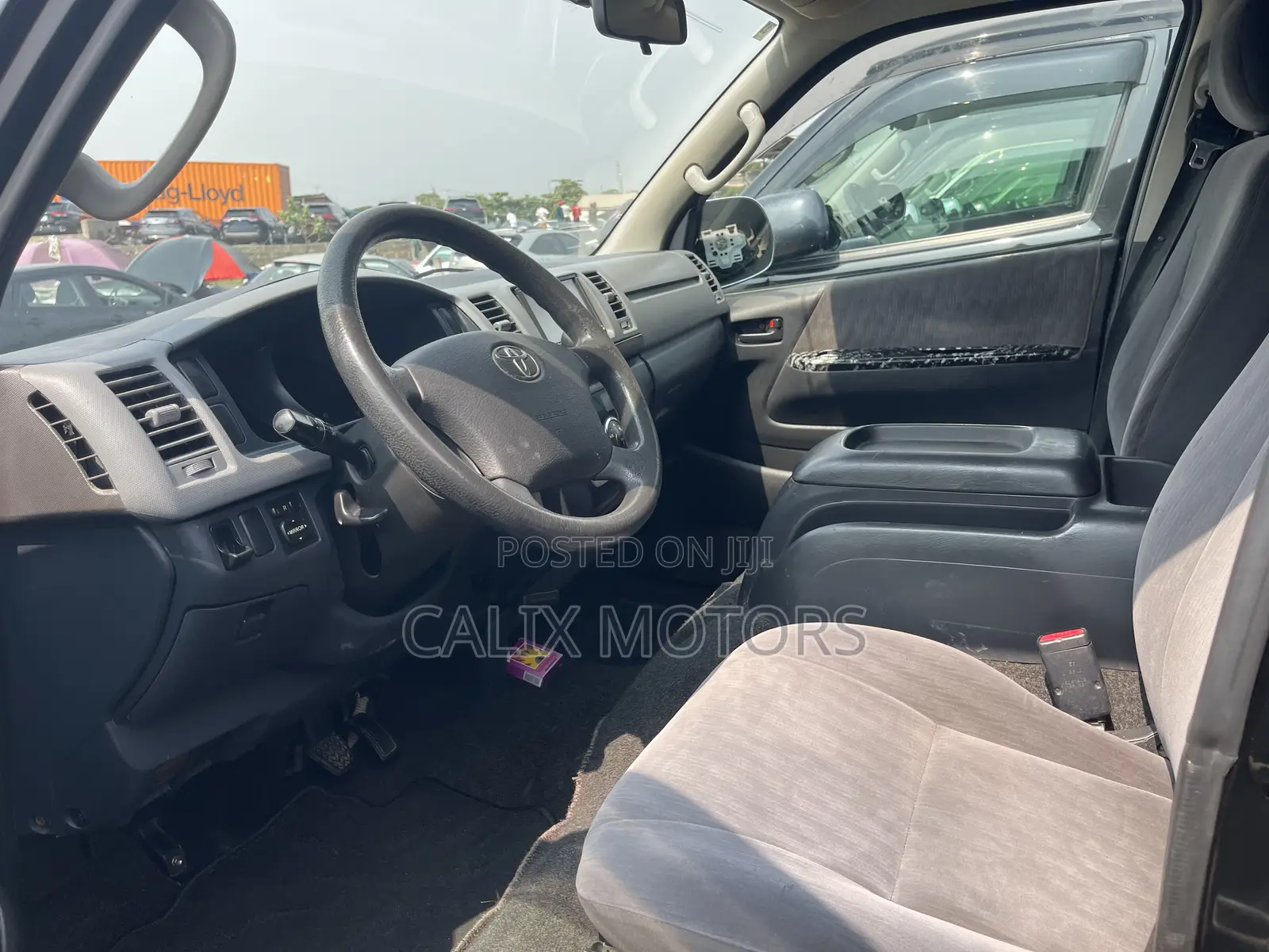 Toyota HiAce 2010 Black