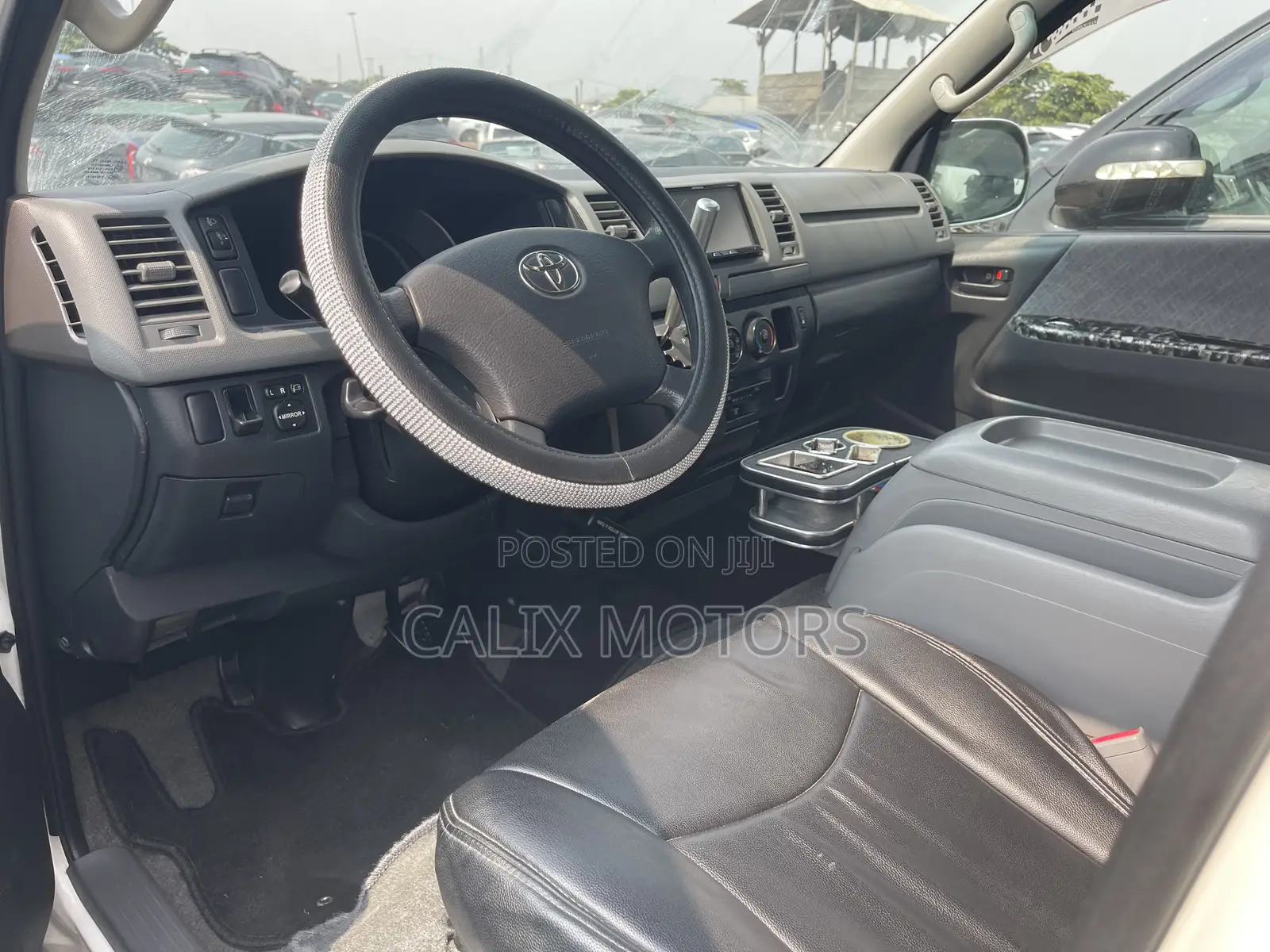 Toyota HiAce 2010 White