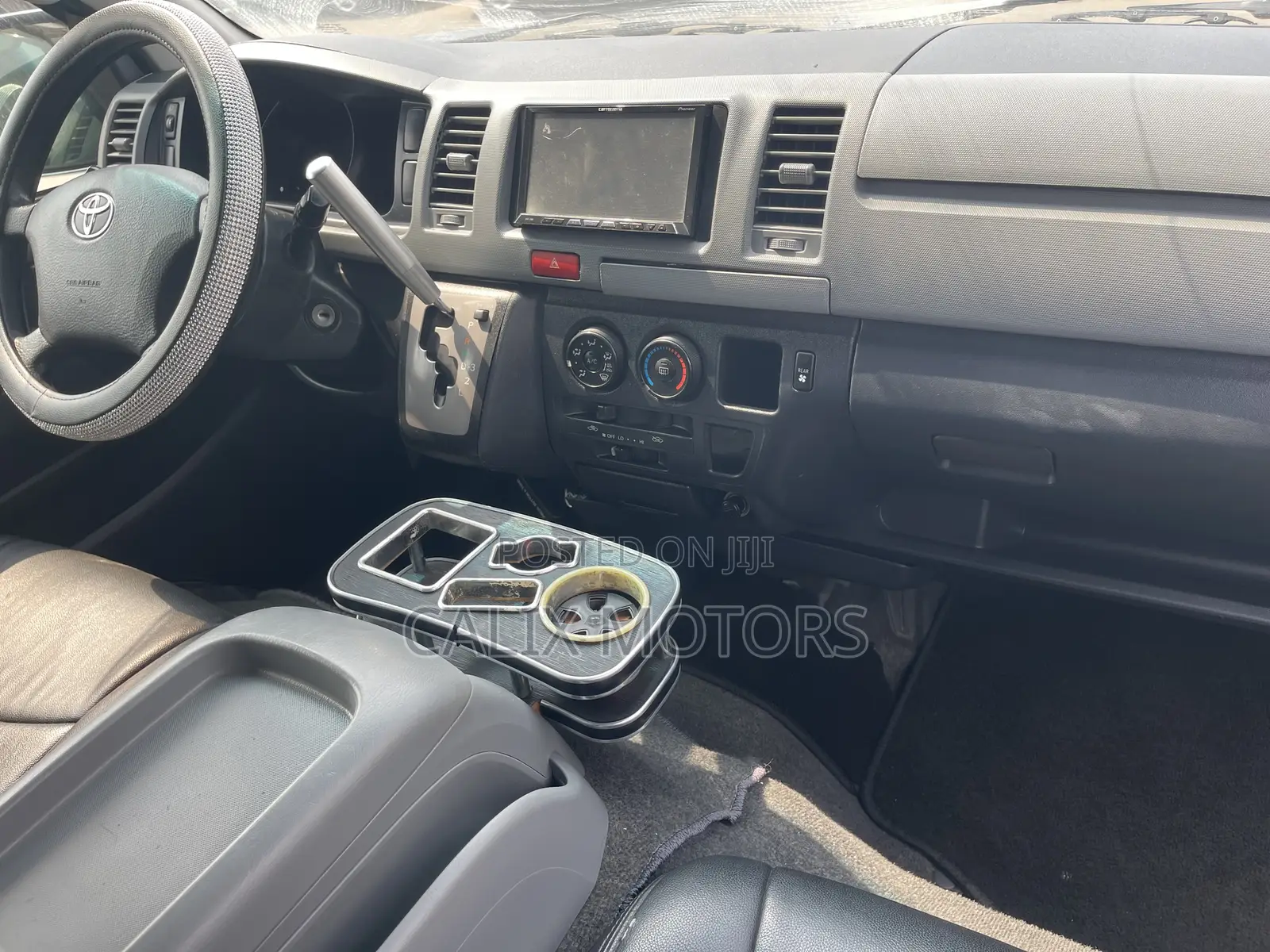 Toyota HiAce 2010 White