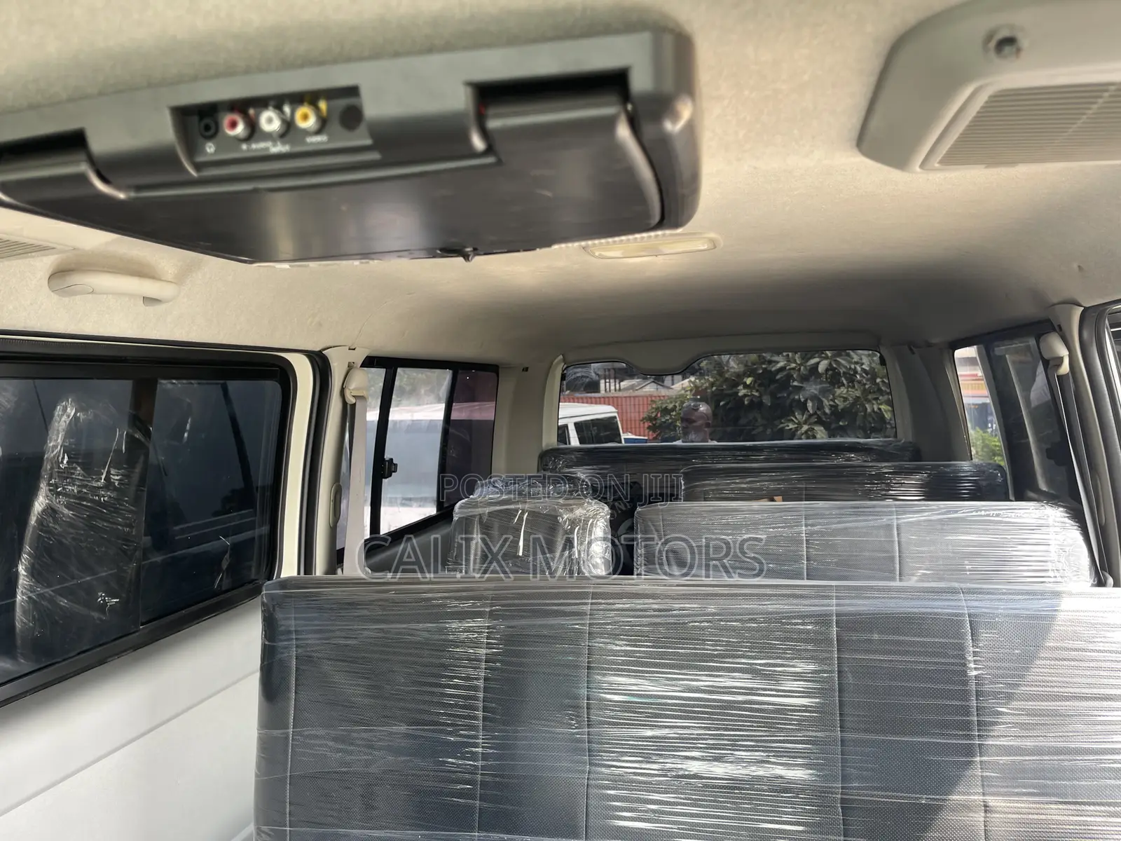 Toyota HiAce 2010 White