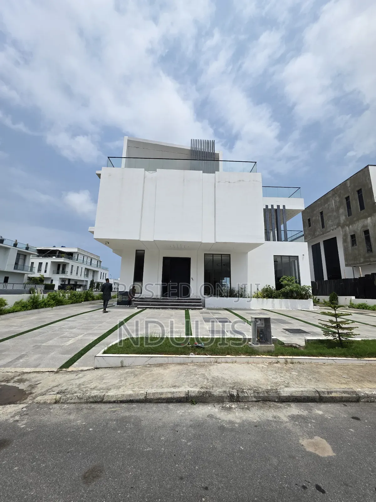 5bdrm Duplex in Cowrie Creek, Lekki Phase 1 for sale
