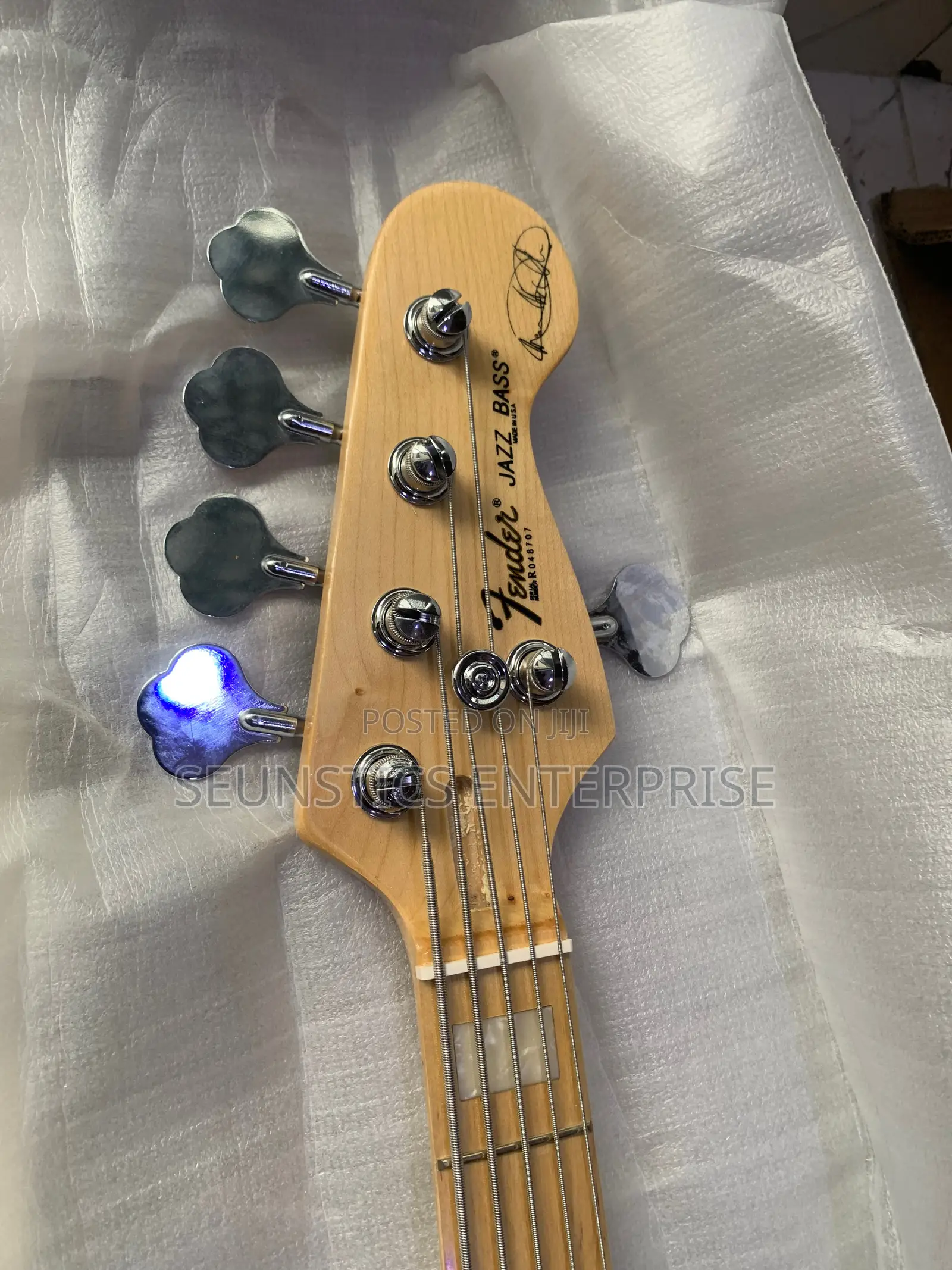 Good Squier by Fender Active Jazz Bass Guitar