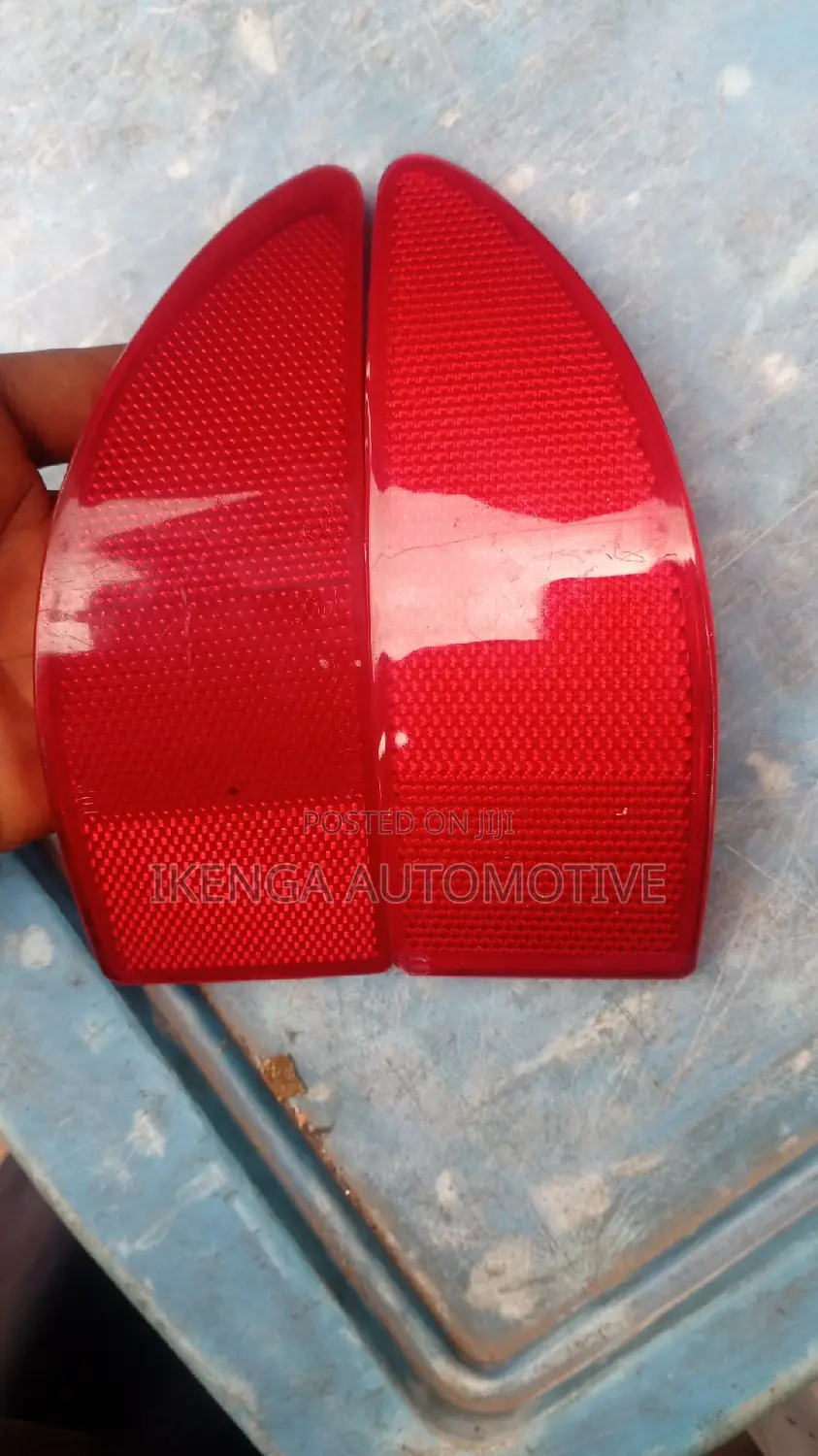 Back Bumper Reflector Is250 08-010 Model