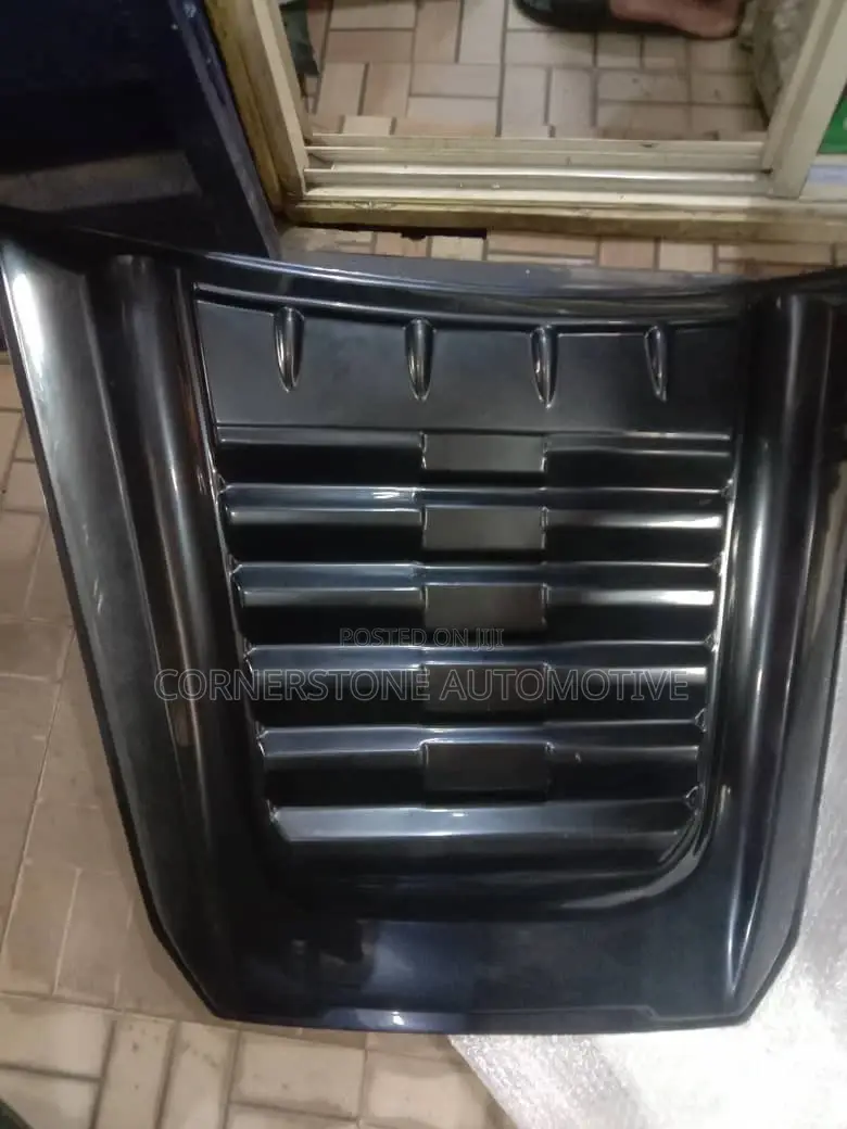 Bonnet Plastic Hilux 2022