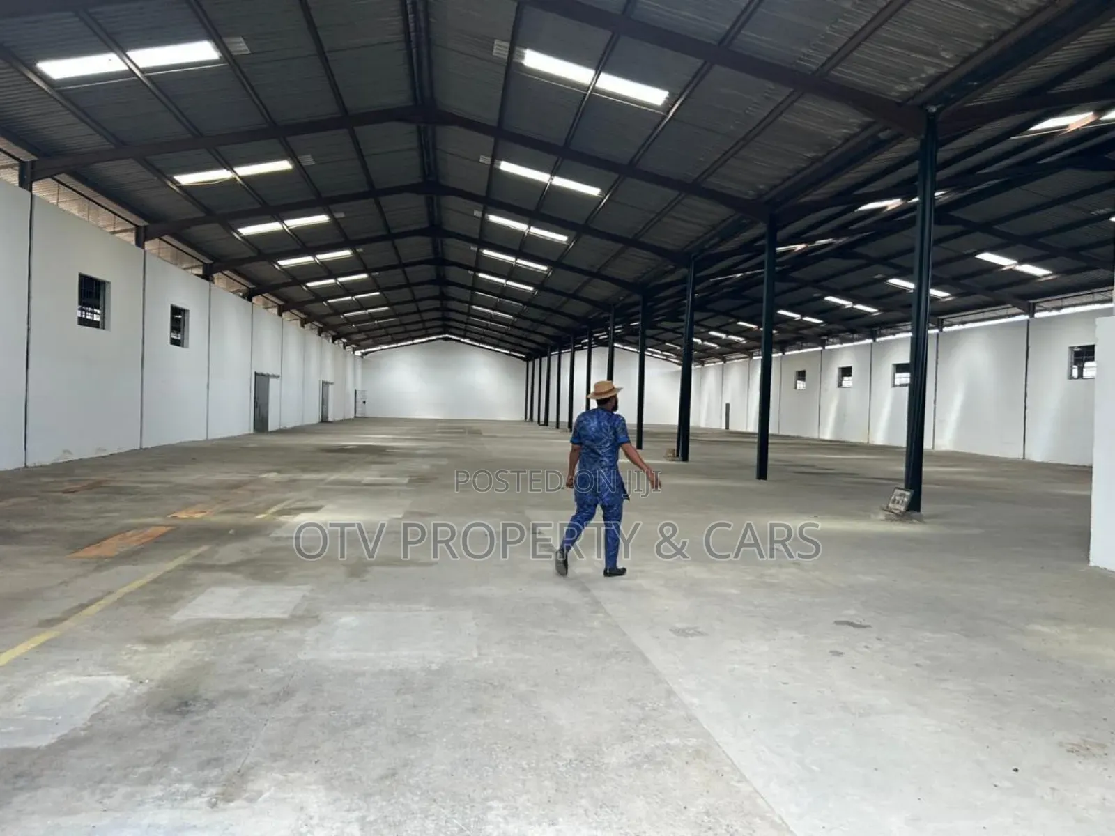 Warehouse Several Buildings. For Sale