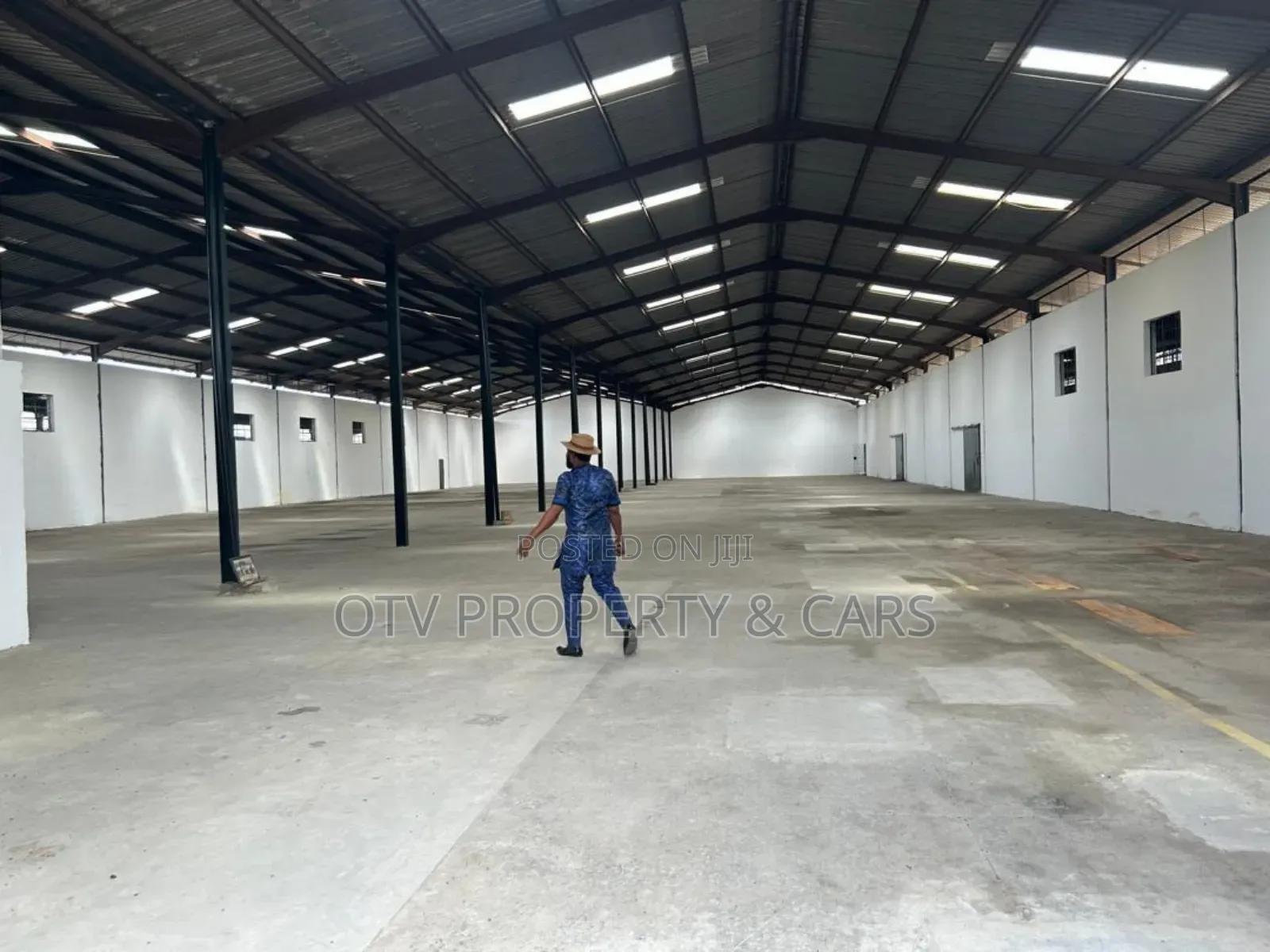 Warehouse Several Buildings. For Sale