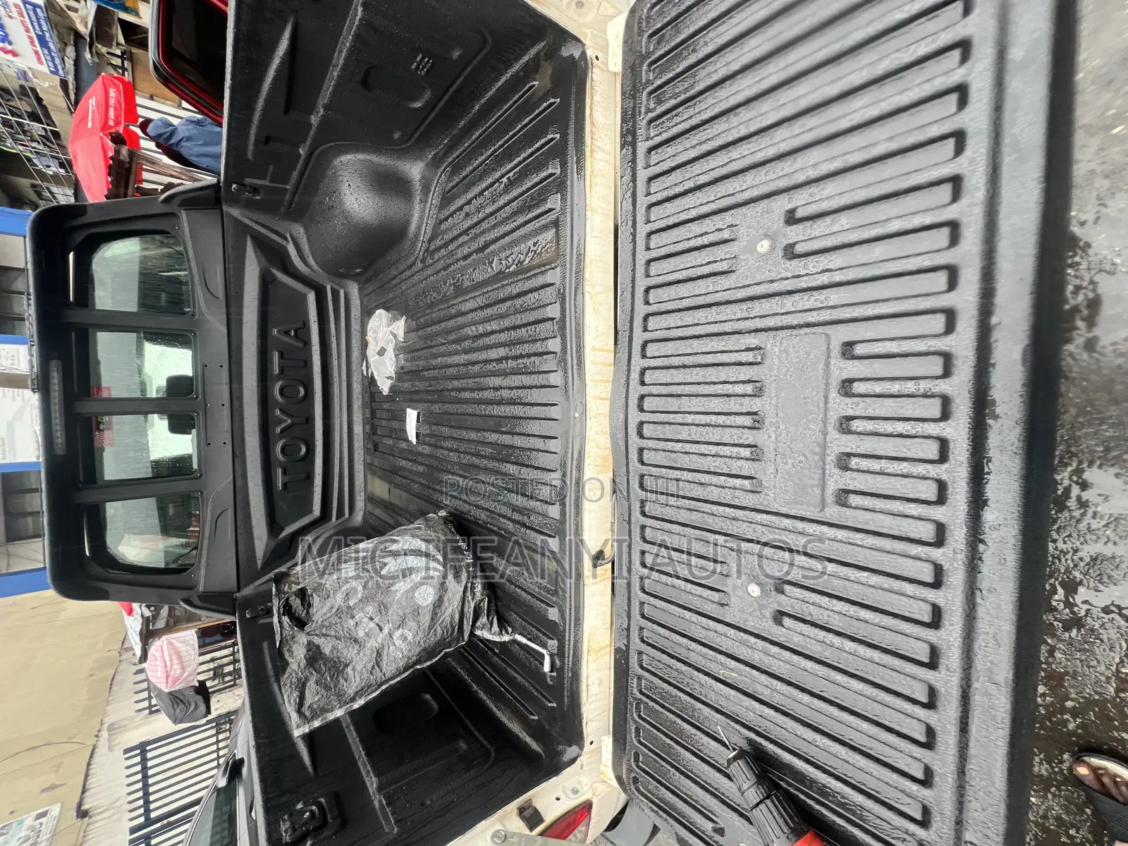 Hilux Bucket Cover