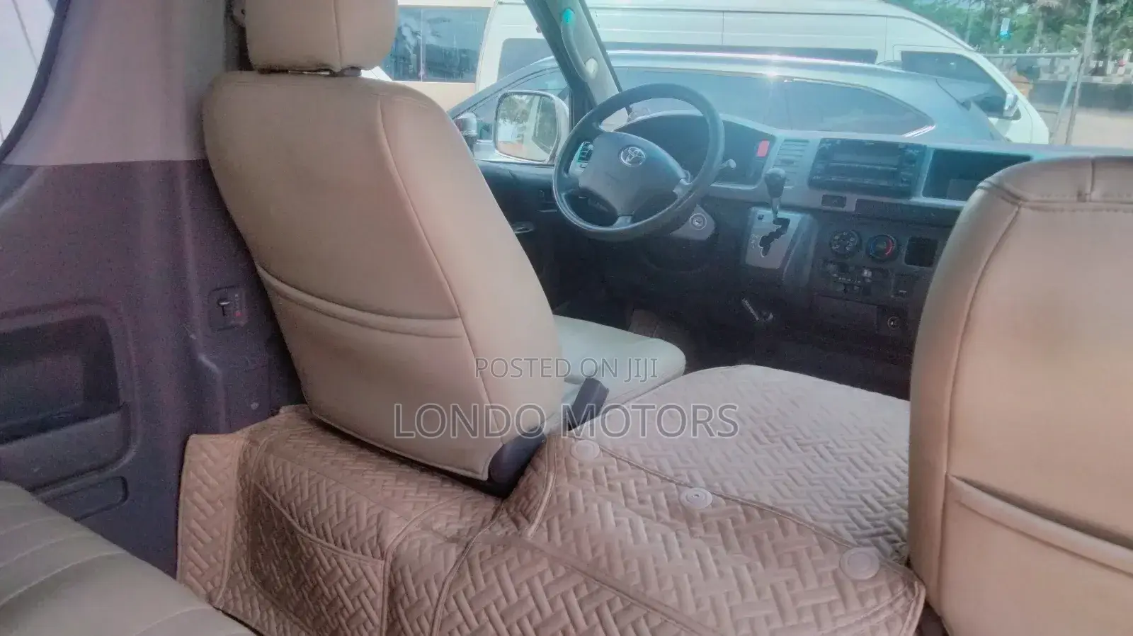 Toyota HiAce 2017 White