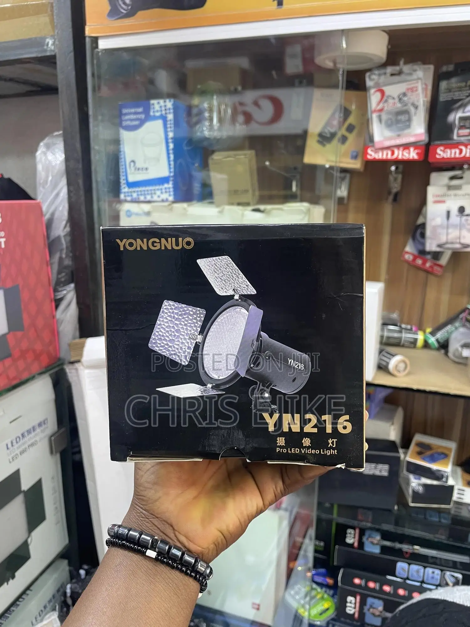 Yn216 Video Light With Battery and Power Adapter