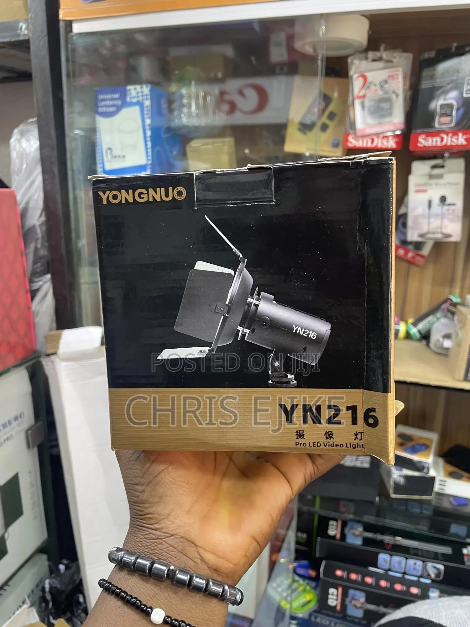 Yn216 Video Light With Battery and Power Adapter