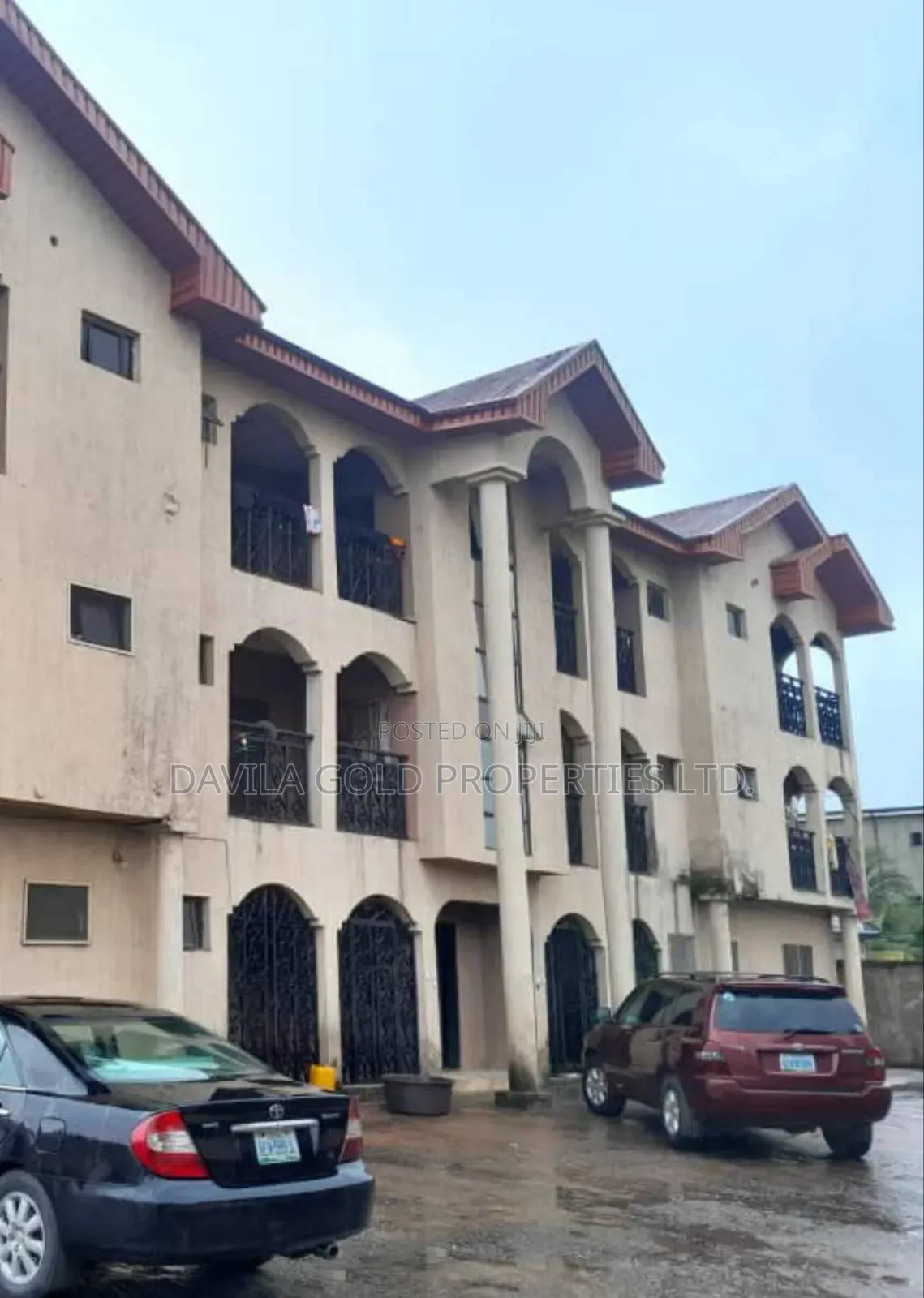 18bdrm Block of Flats in Benin City for sale