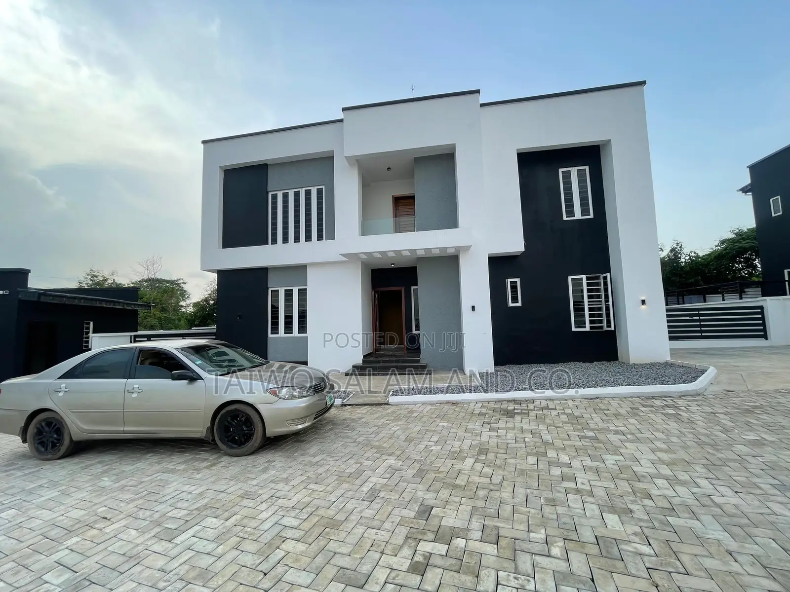 4bdrm Duplex in Akobo for sale