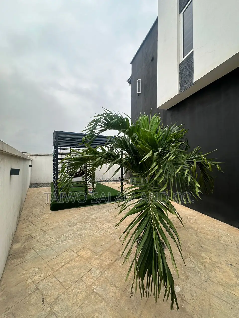 4bdrm Duplex in Akobo for sale