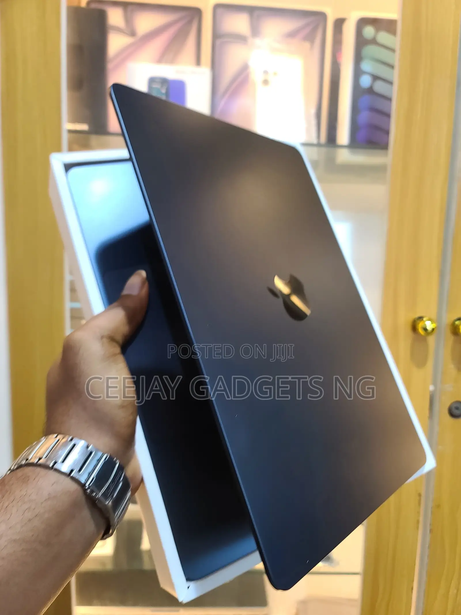 Laptop Apple MacBook Air 2024 M3 13-inch 16GB Apple M3 SSD 256GB