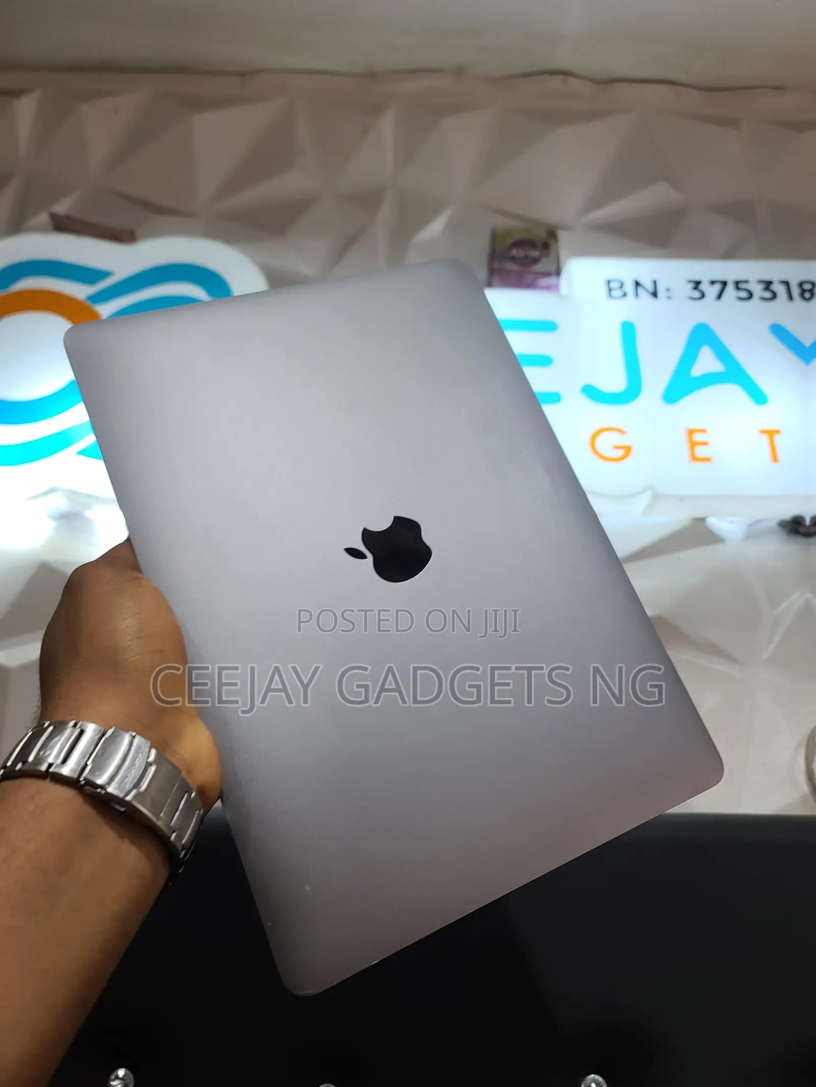 Laptop Apple MacBook Pro 2020 M1 16GB Apple M1 SSD 512GB