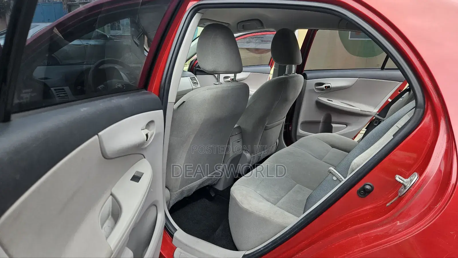Toyota Corolla LE Special Edition 4dr Sedan (1.8L 4cyl 4A) 2013
