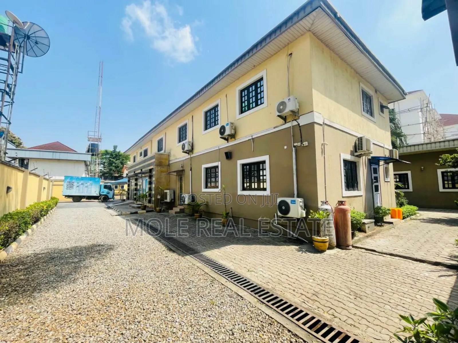 Funtional Luxery 32 Rooms Hotel Gra Ikeja