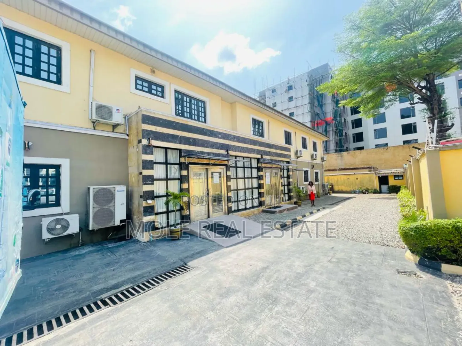 Funtional Luxery 32 Rooms Hotel Gra Ikeja