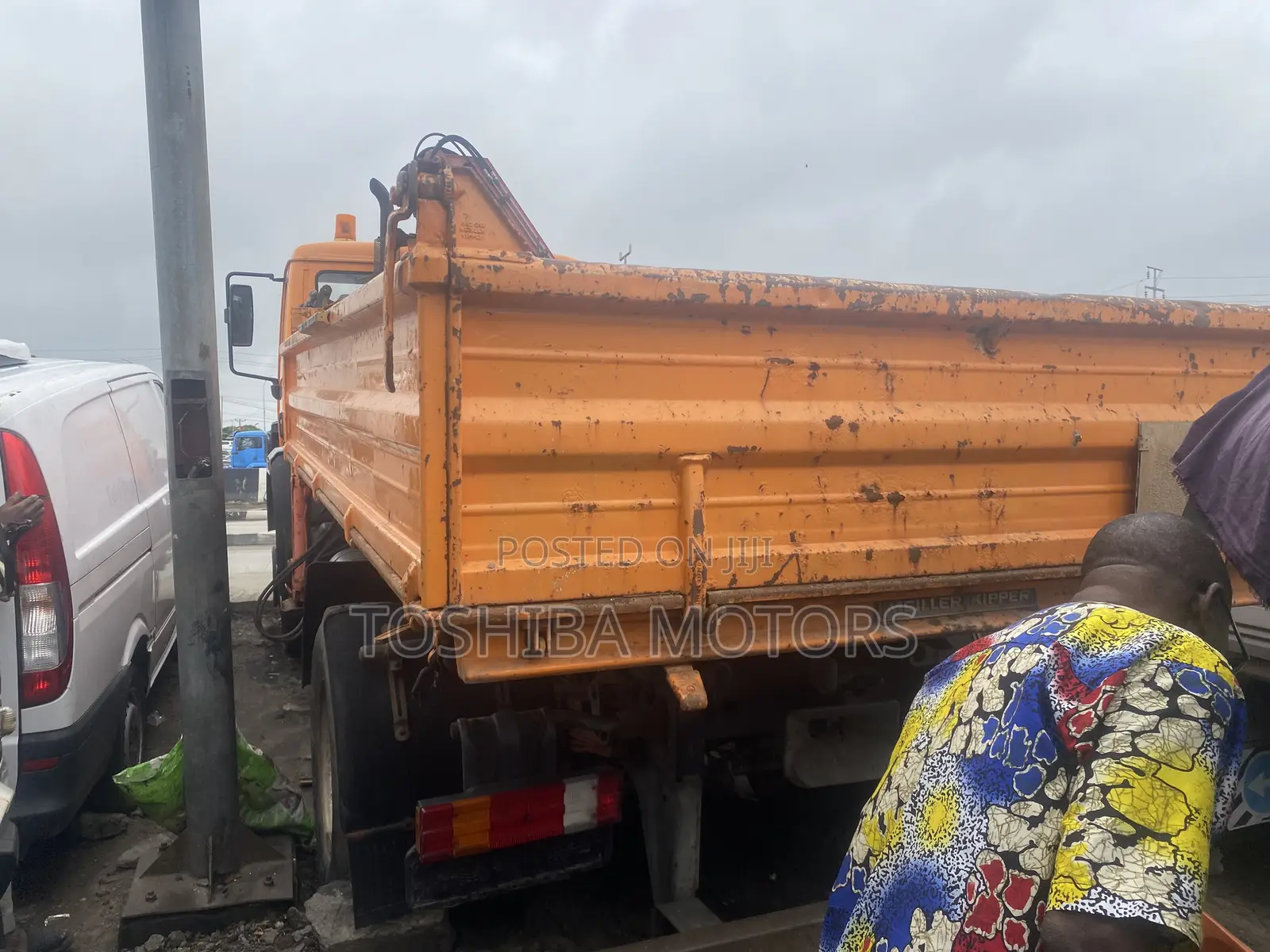 Dump Truck With Man Lift Truck