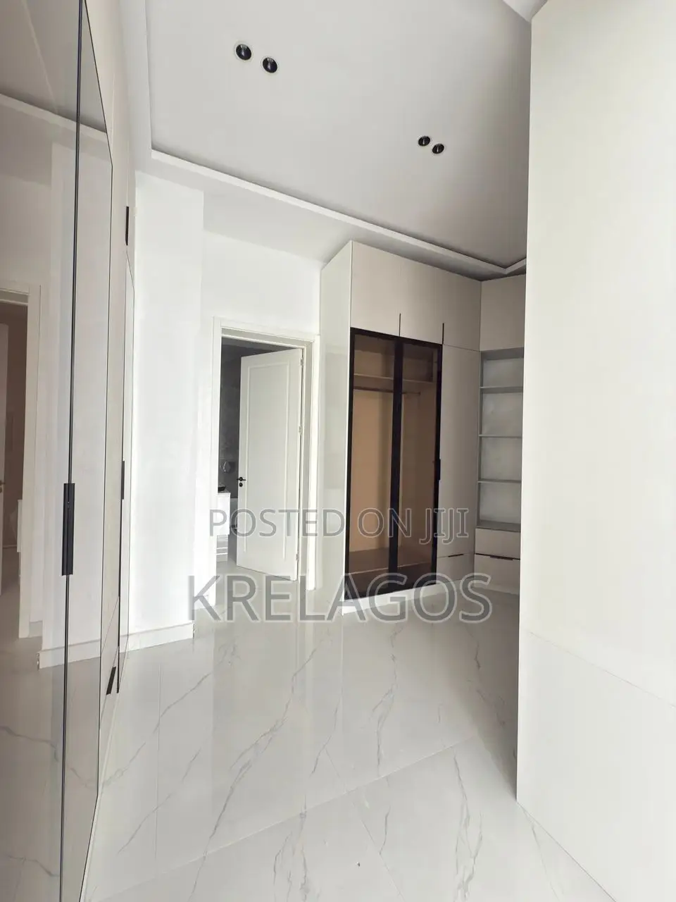 5bdrm Duplex in Chevron for sale