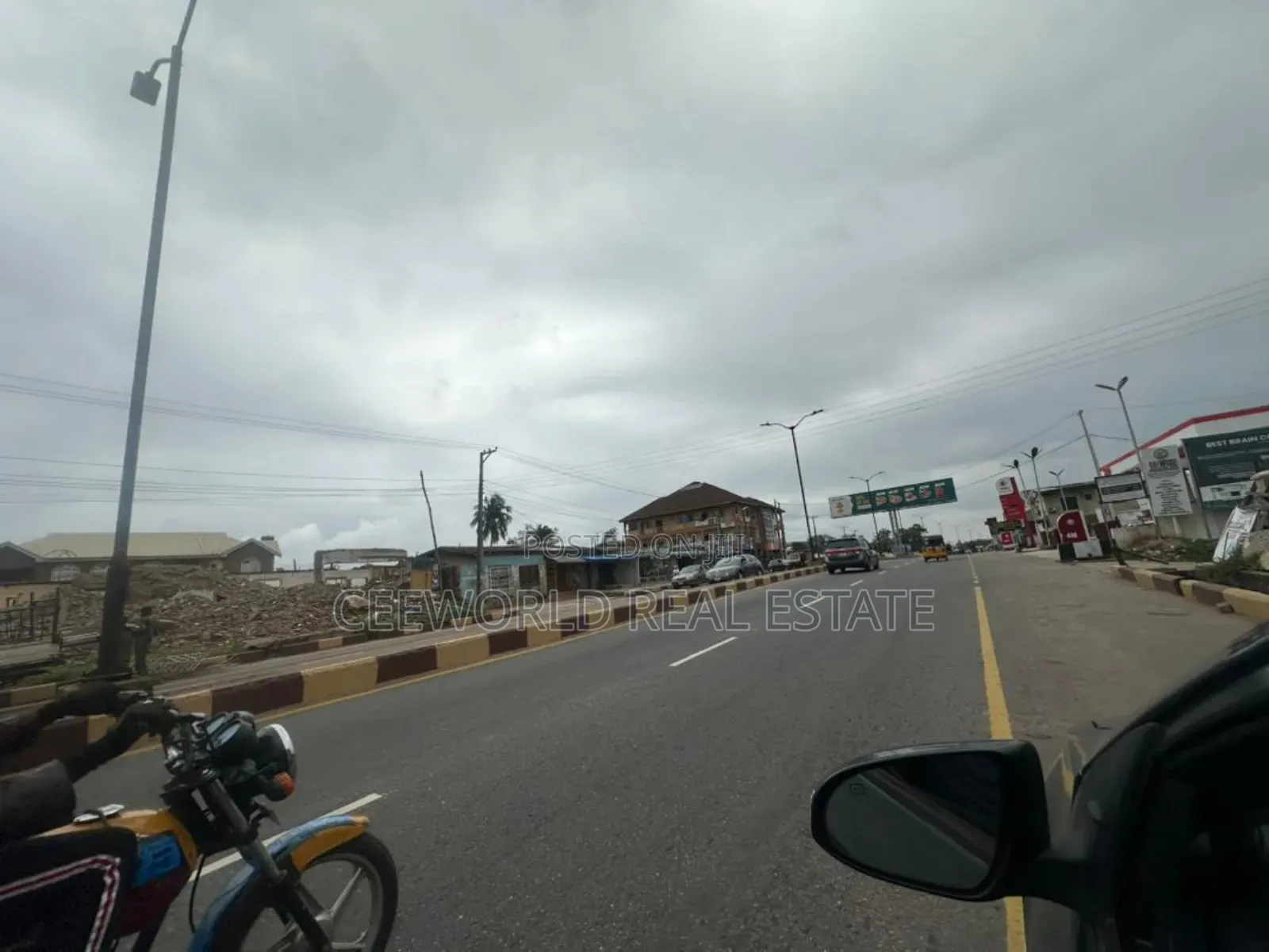 Commercial 2 Plot of Land Facing the Main Idi Ape Road