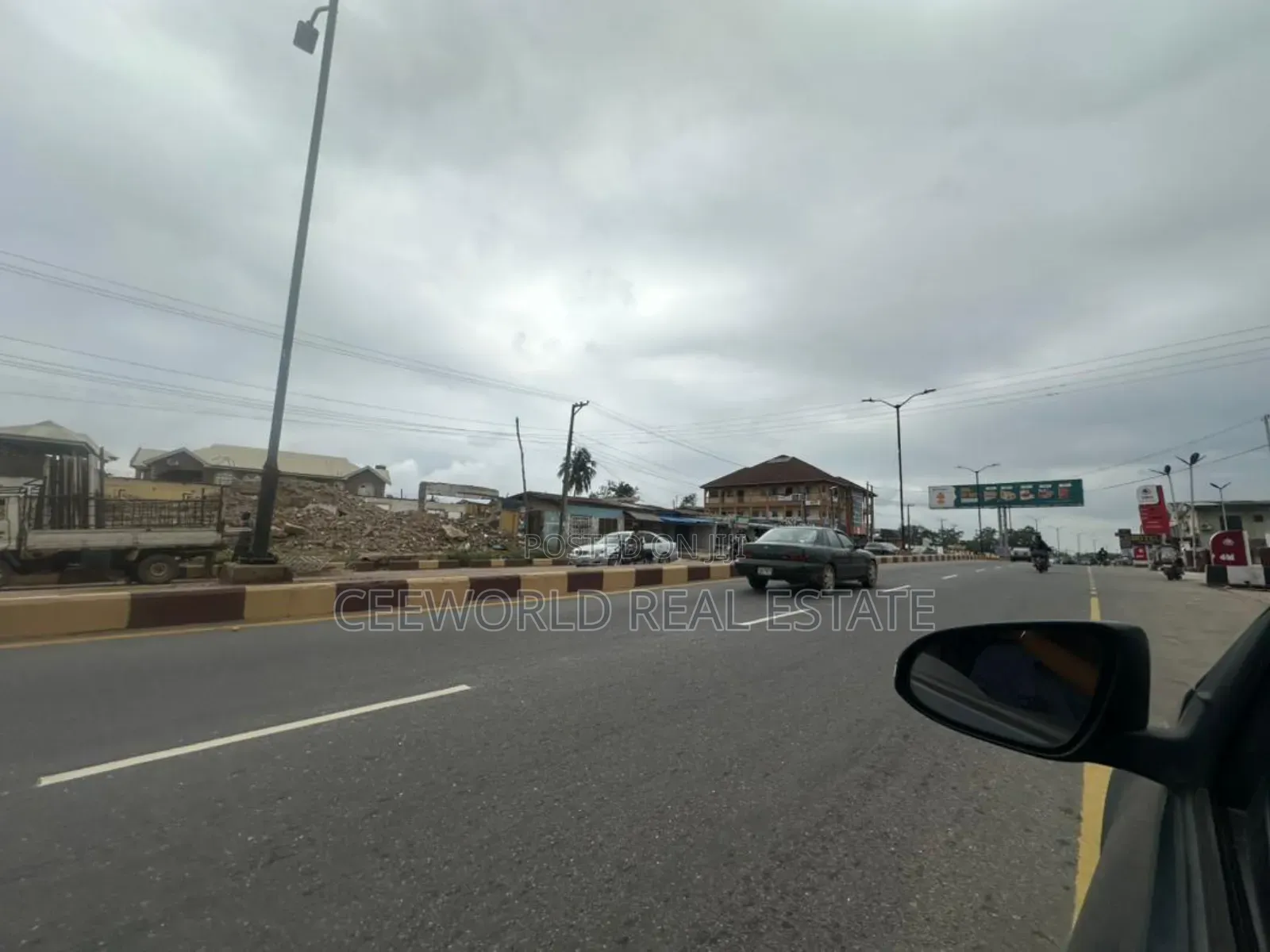 Commercial 2 Plot of Land Facing the Main Idi Ape Road