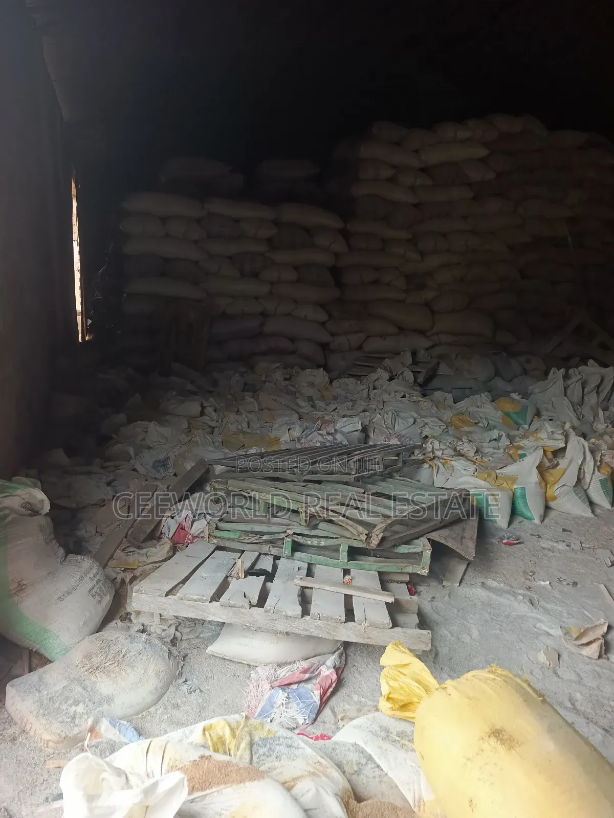 Over 1300sqm of Warehouse Available for Lease at Opere