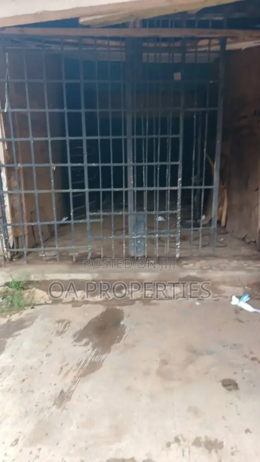 Shop 4sale at Sango, Ibadan. Suitable for Any Commercial
