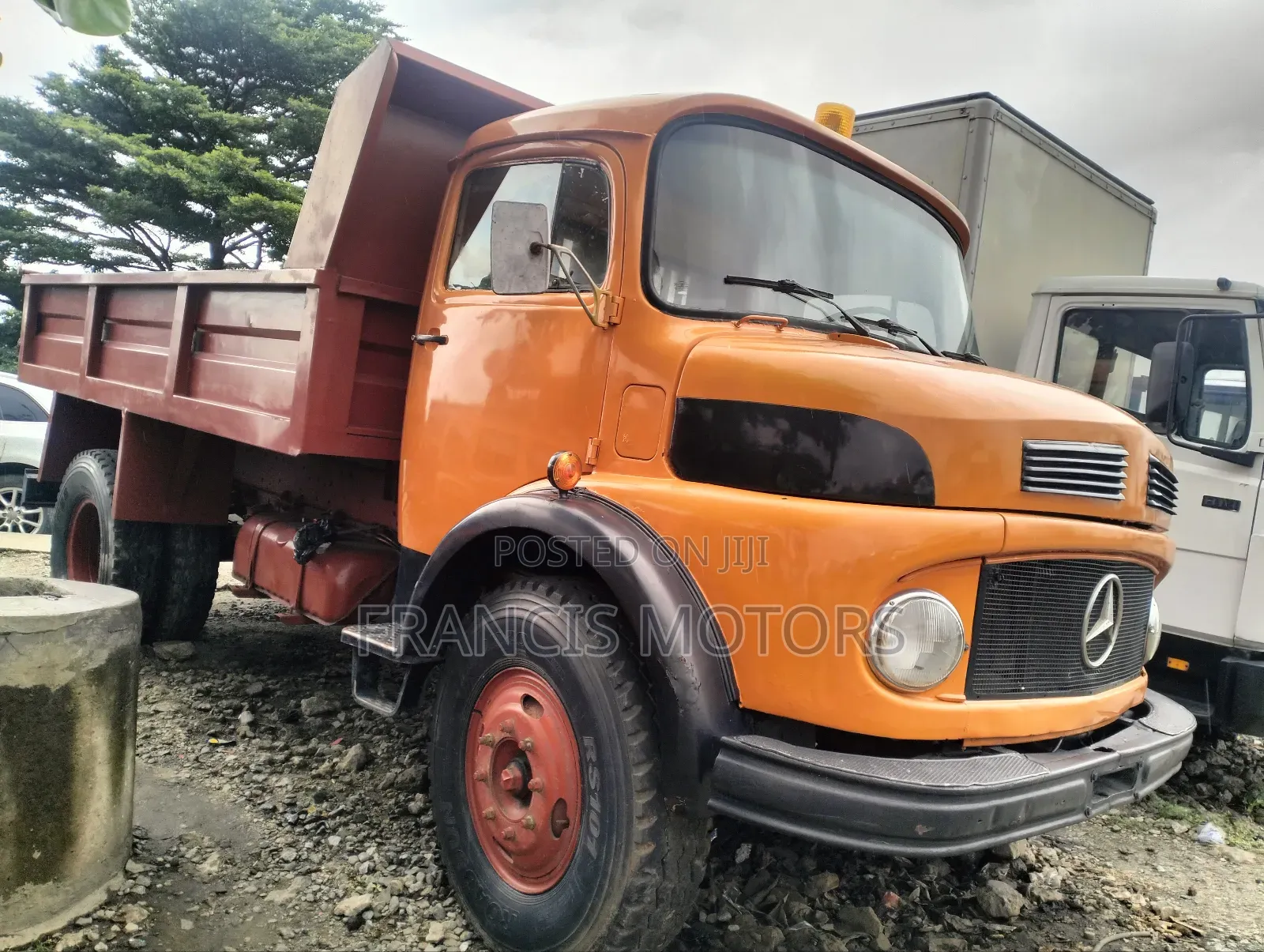 Mercedes Benz 911 Tipper