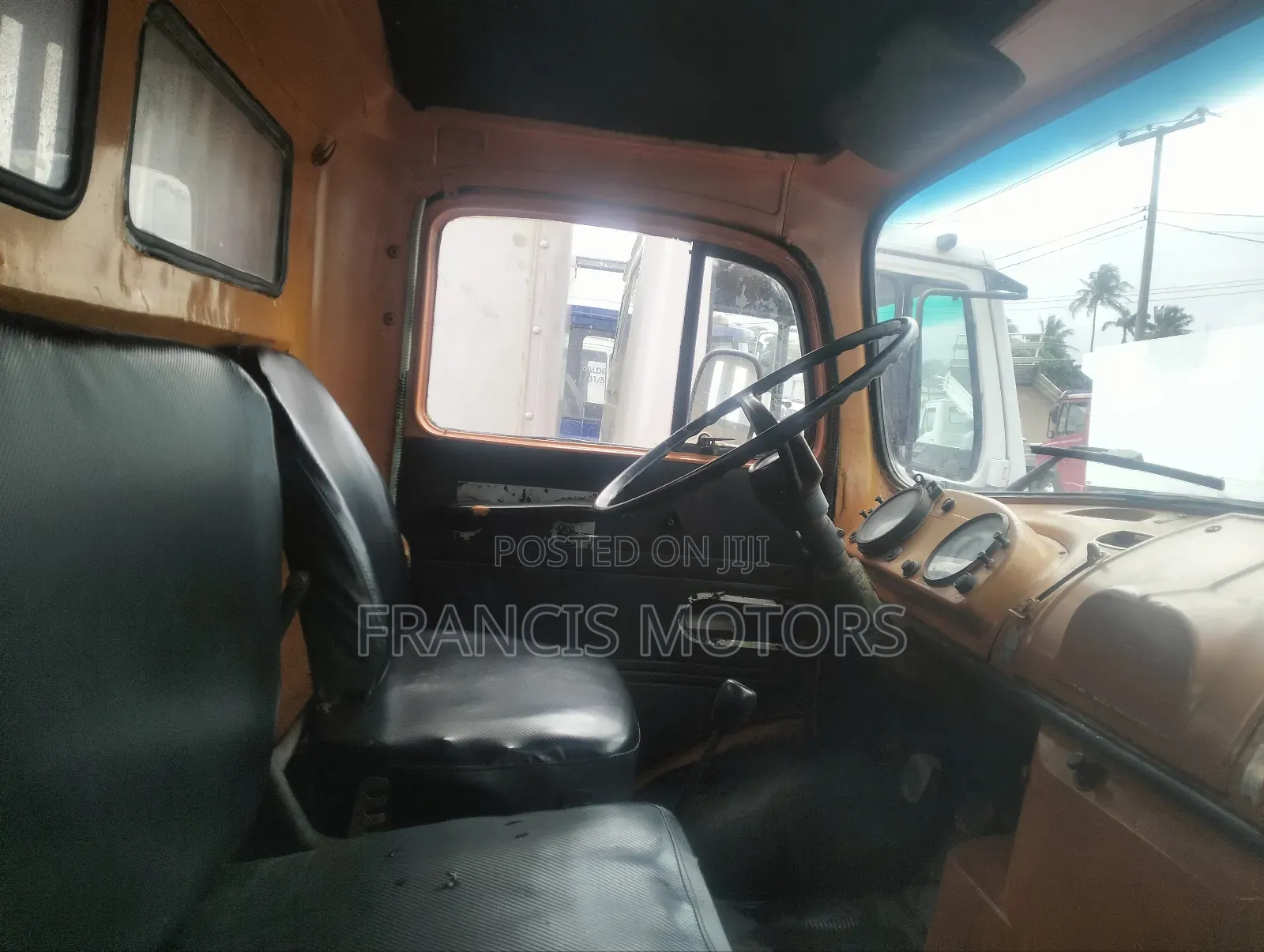 Mercedes Benz 911 Tipper