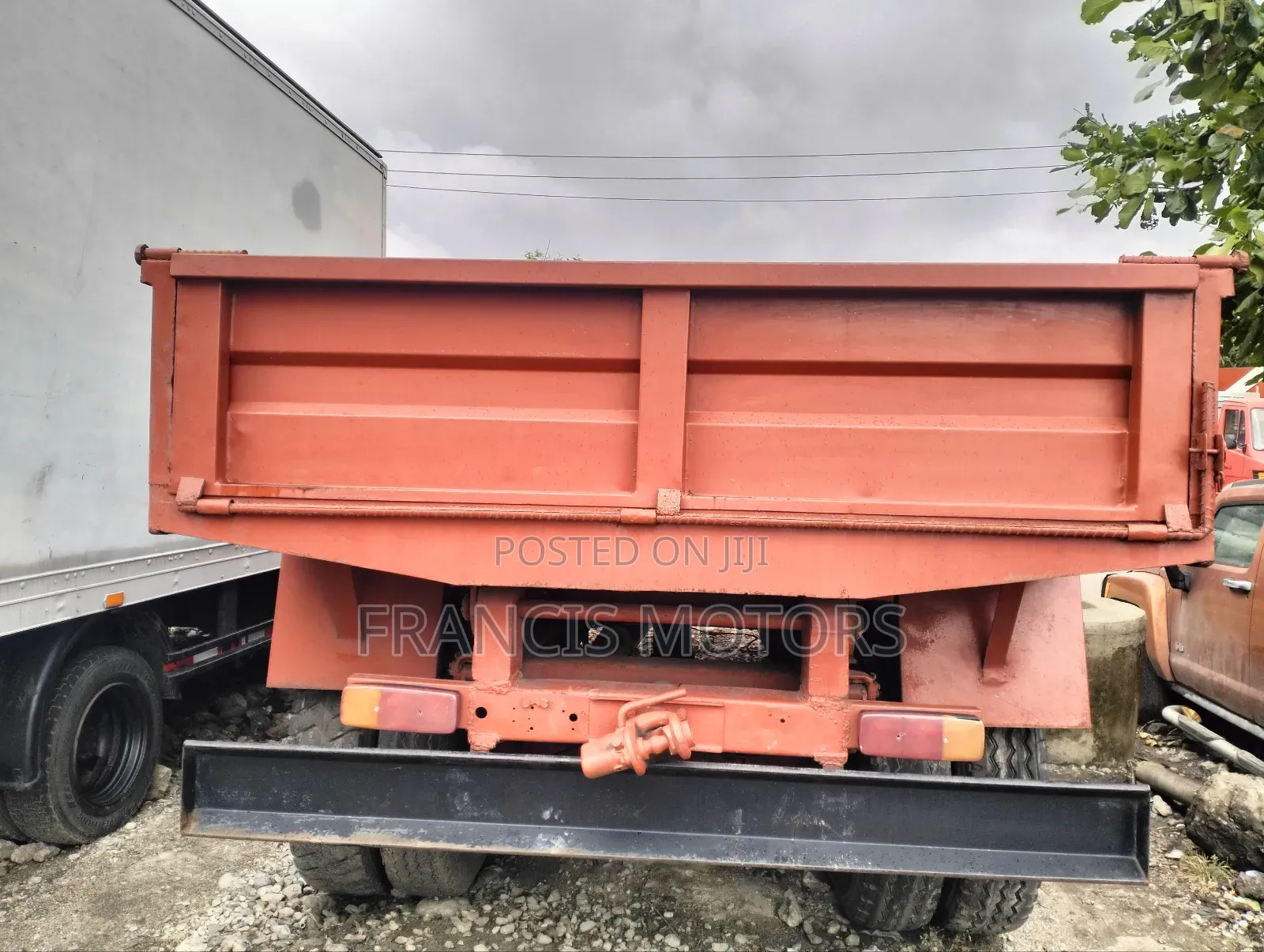 Mercedes Benz 911 Tipper