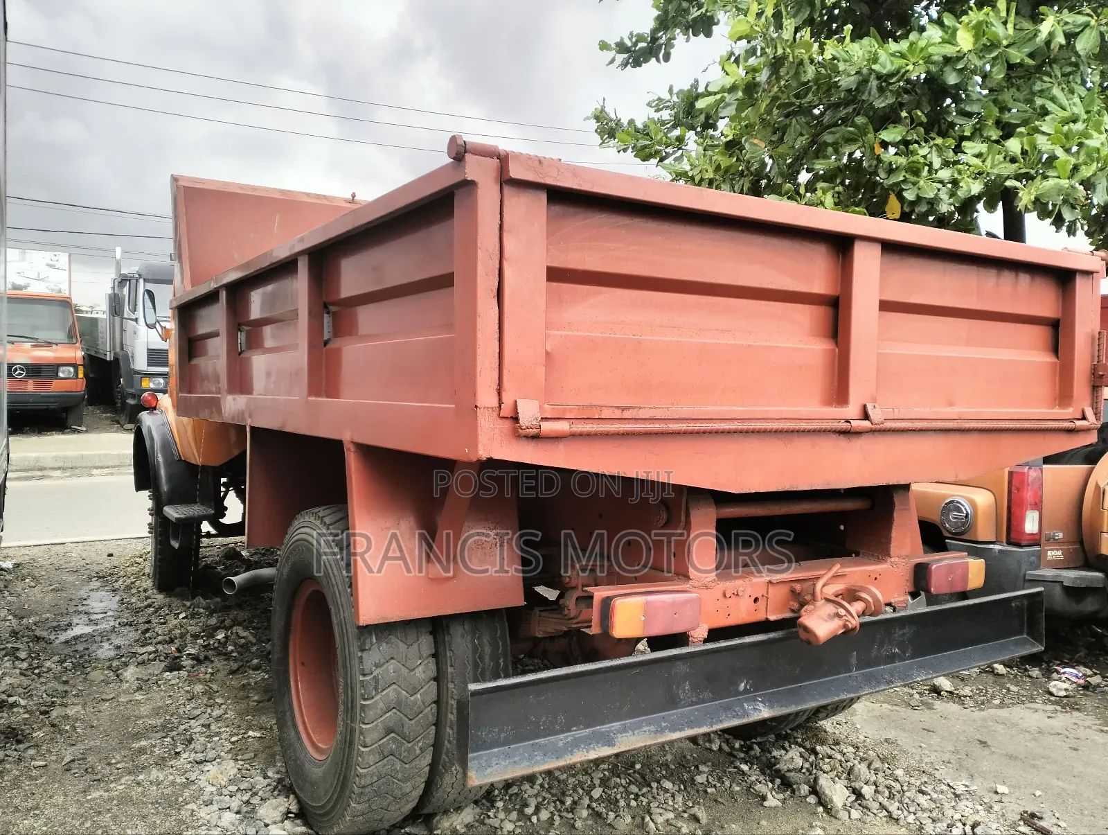 Mercedes Benz 911 Tipper