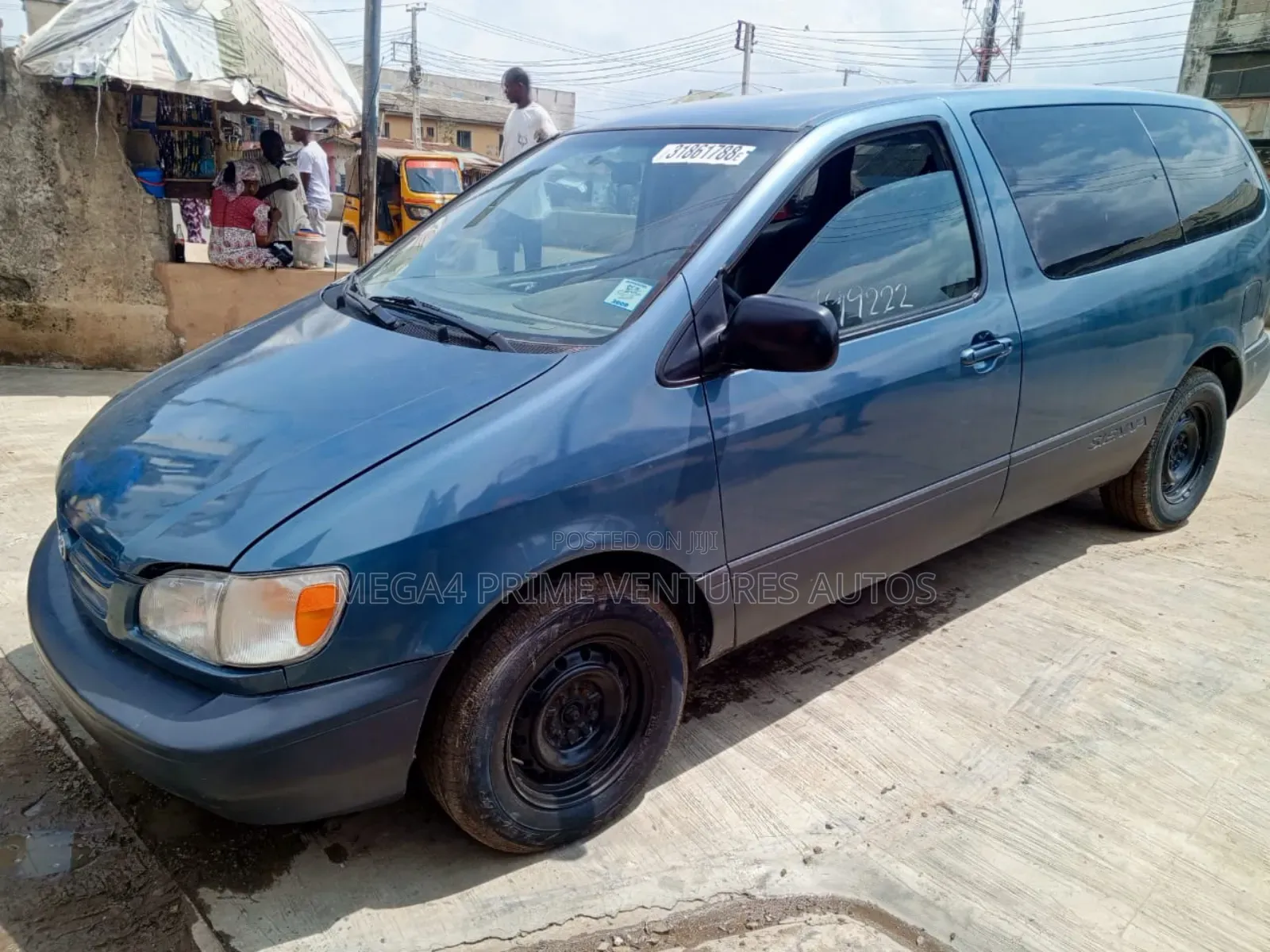 Toyota Sienna LE & 1 hatch 2000 Blue