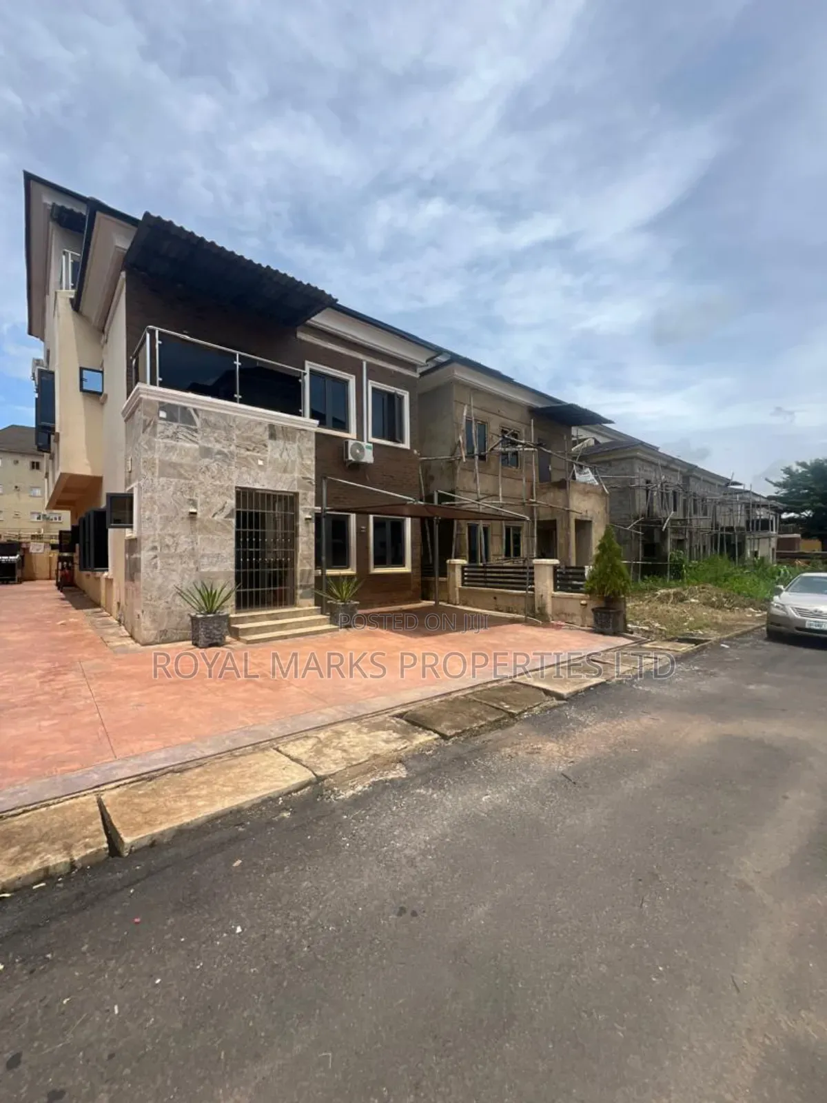 4bdrm Duplex in Kaura for sale