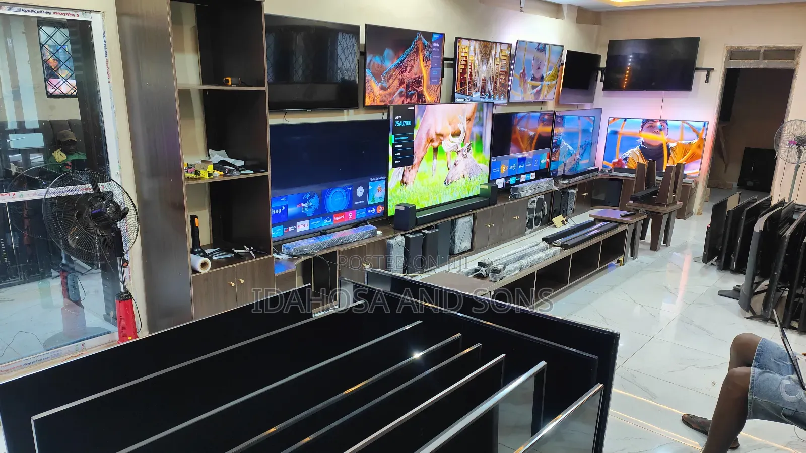 Different Brands and Sizes of Uk Used Smart TVS