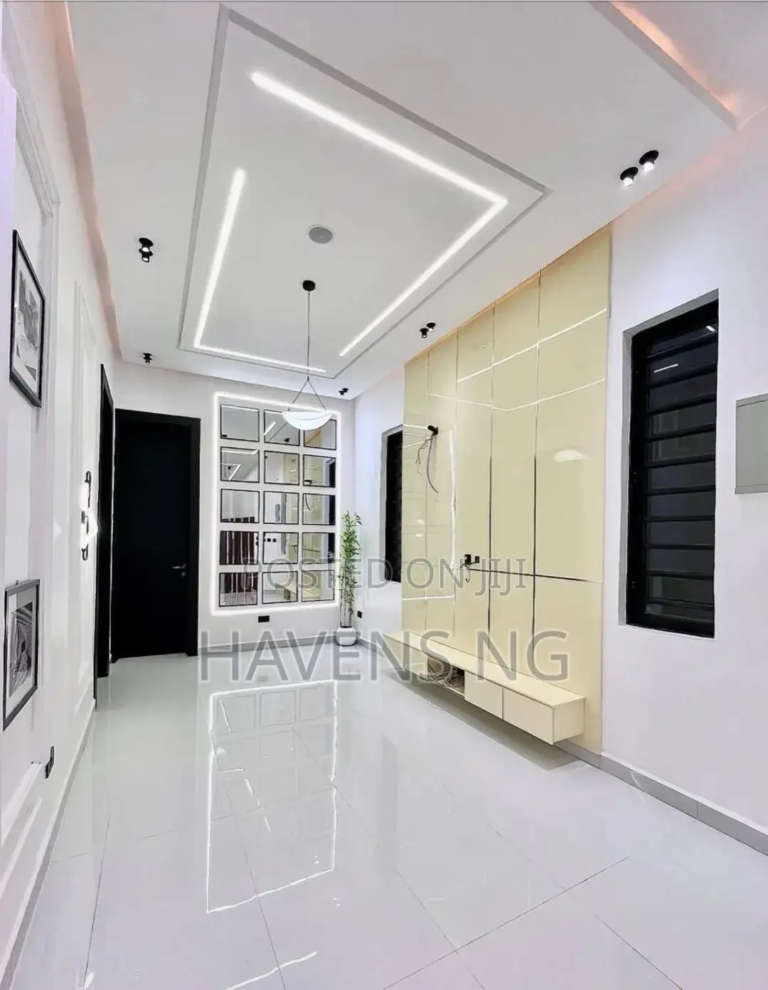 5bdrm Duplex in Chevron for sale