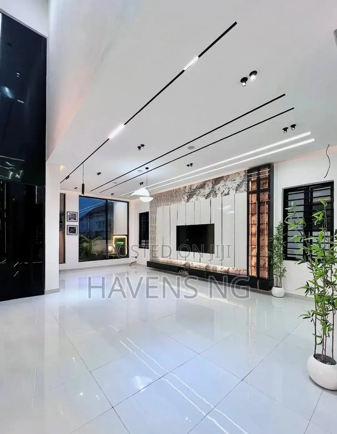 5bdrm Duplex in Chevron for sale