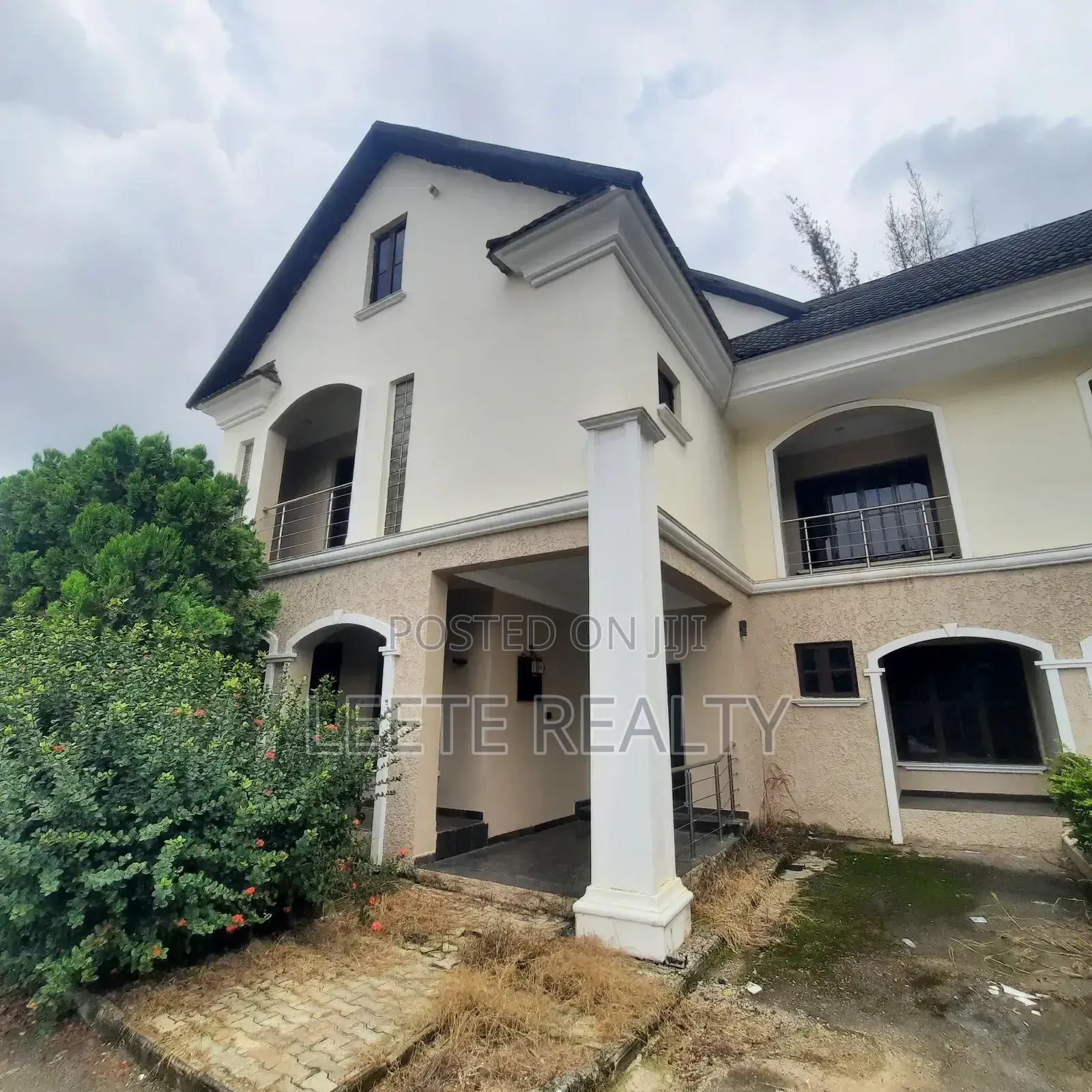 5bdrm Duplex in Utako for sale