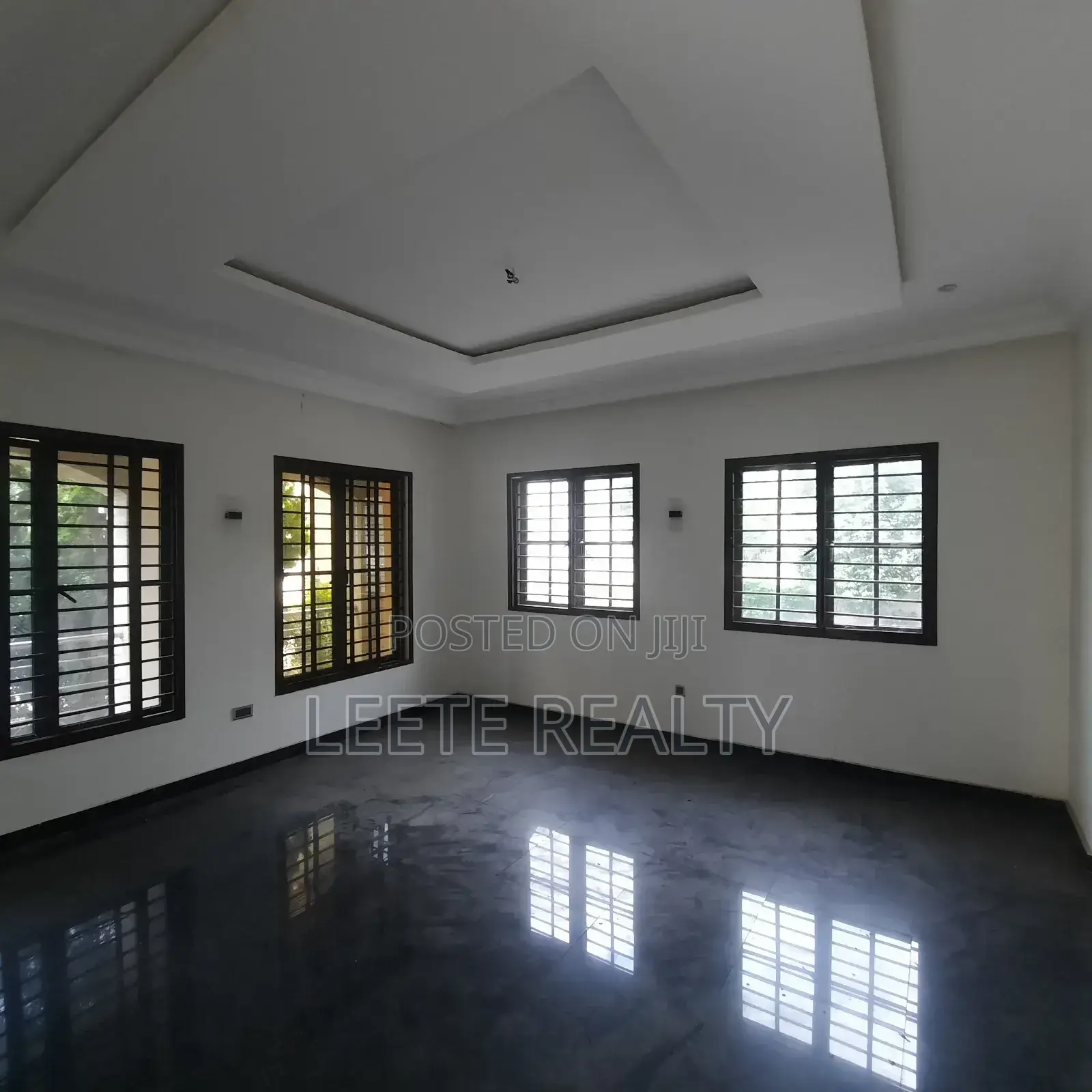 5bdrm Duplex in Utako for sale