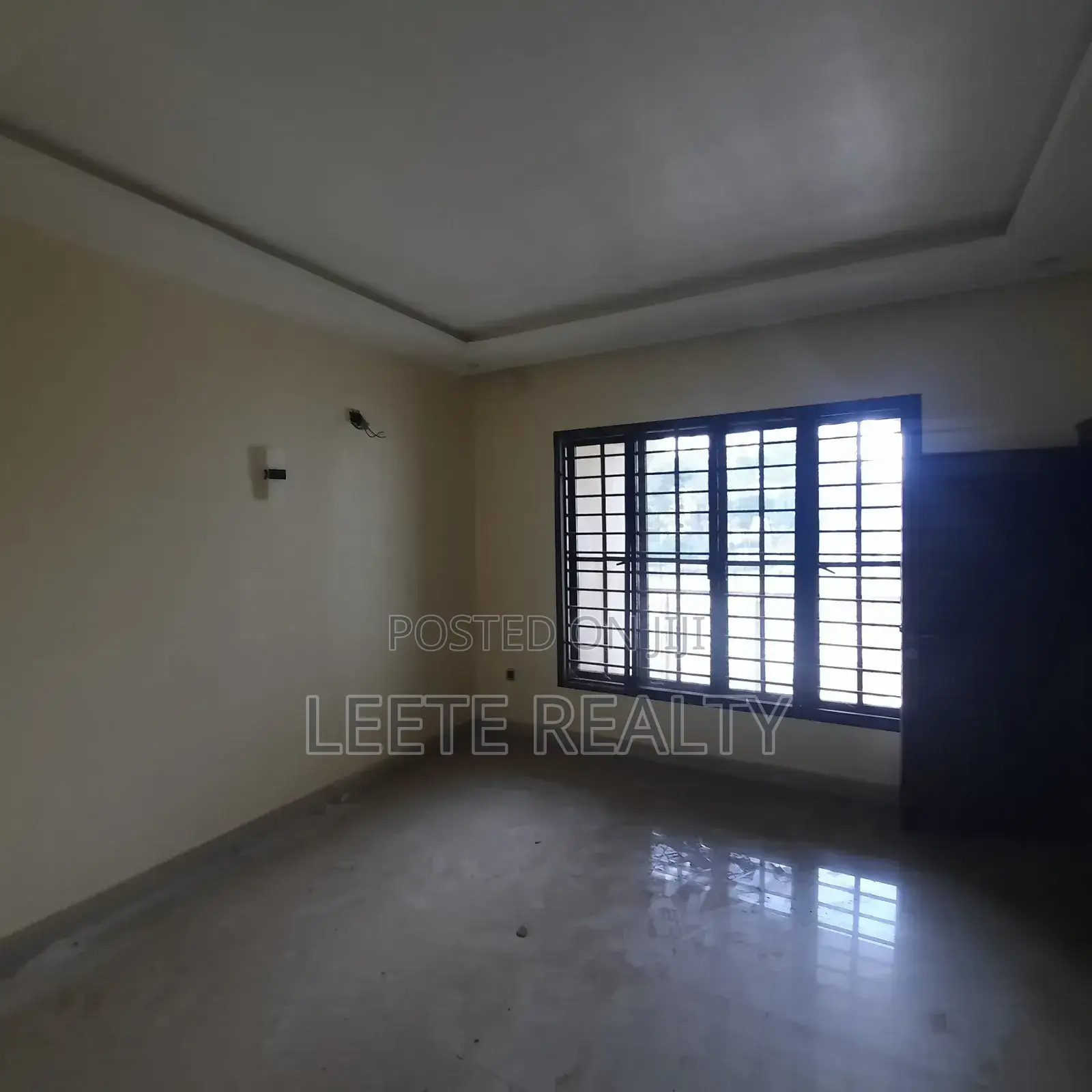 5bdrm Duplex in Utako for sale