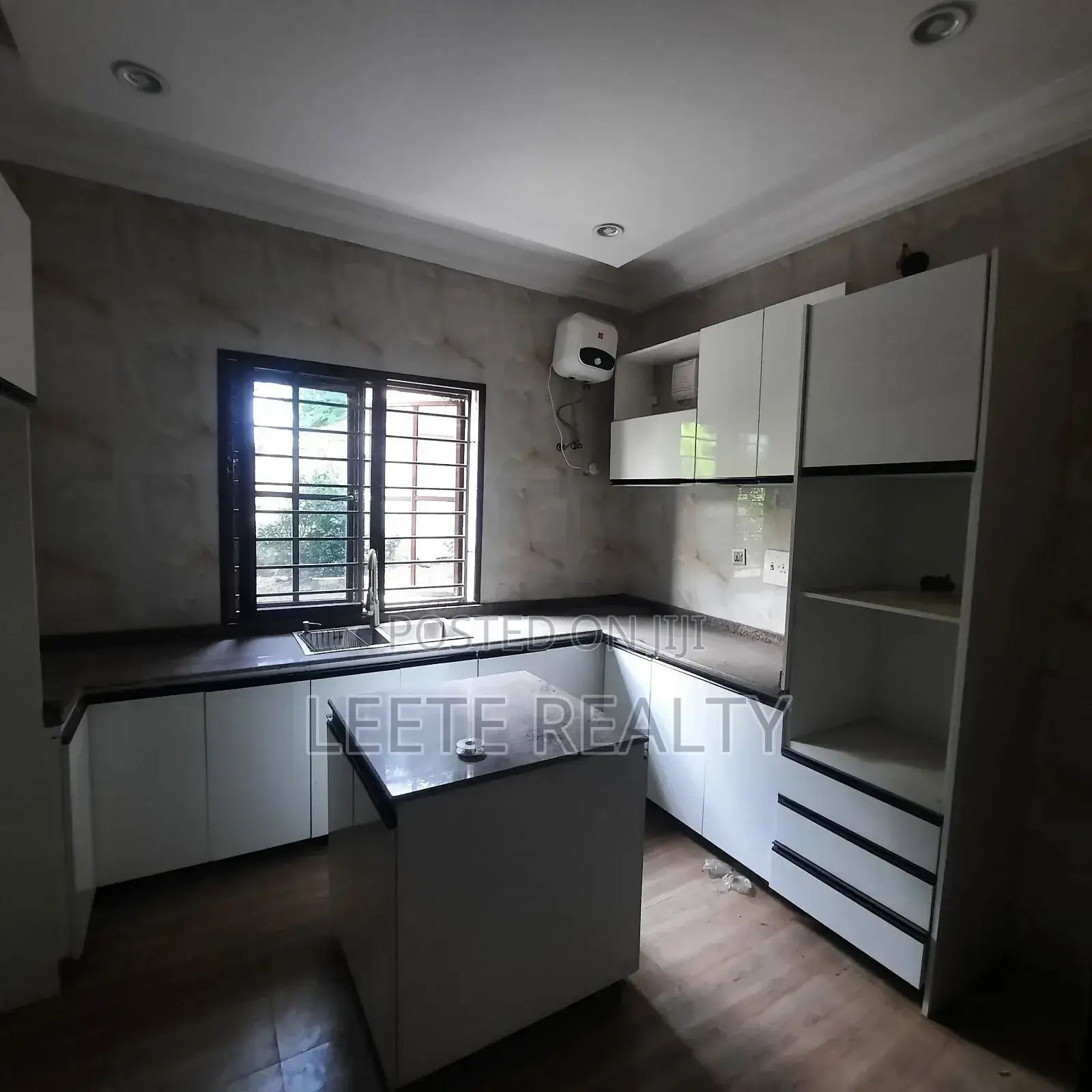 5bdrm Duplex in Utako for sale
