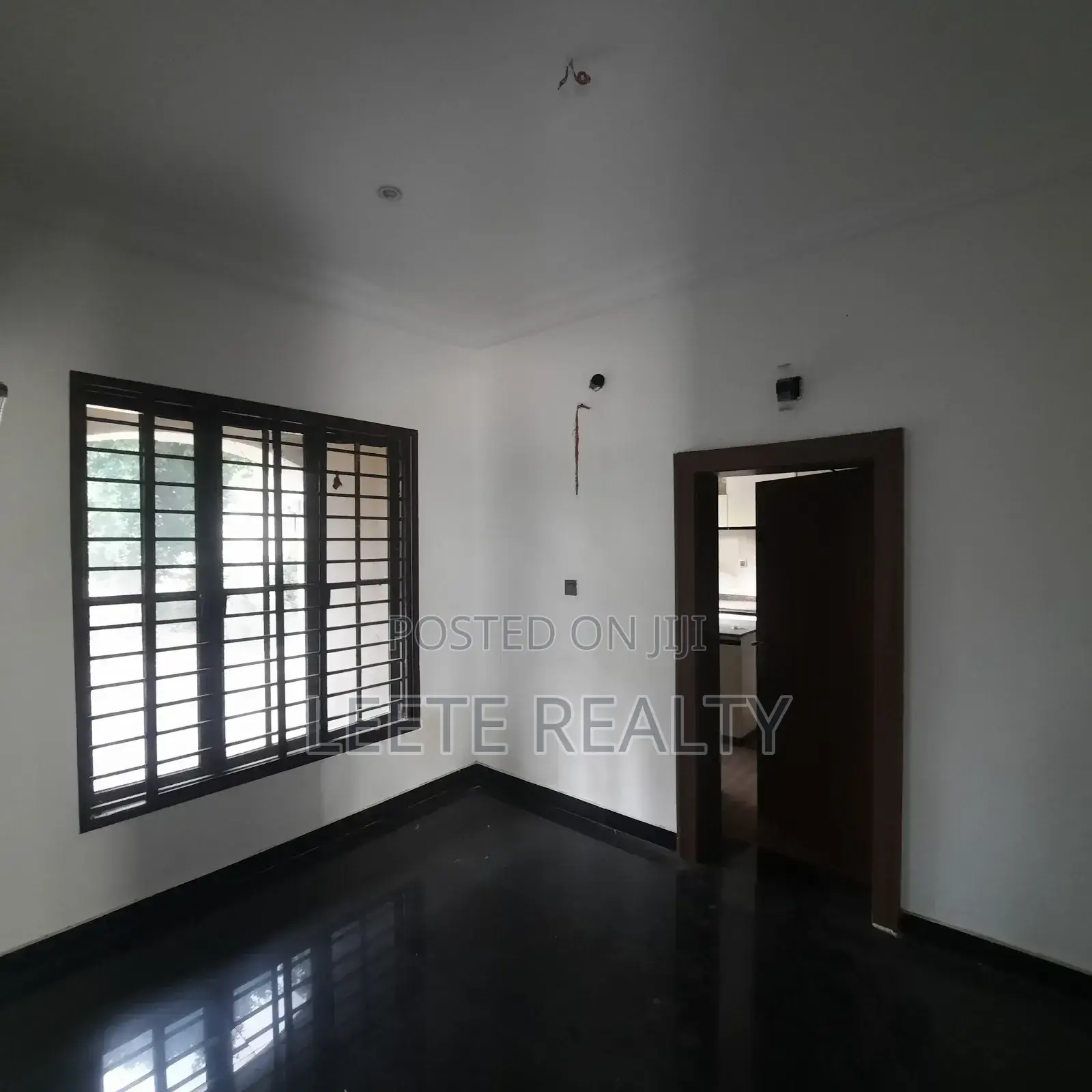 5bdrm Duplex in Utako for sale