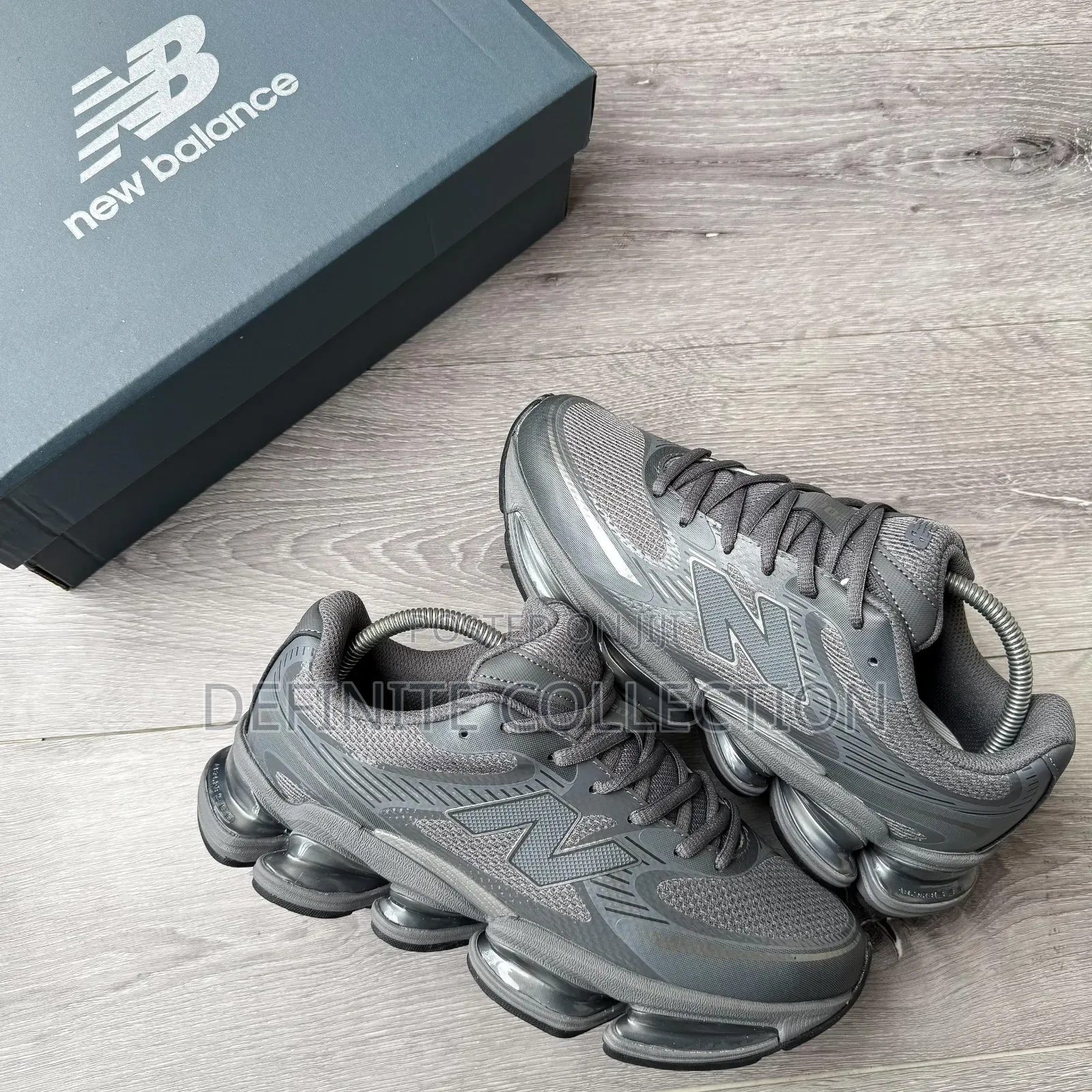 New Balance 2000 Sneakers